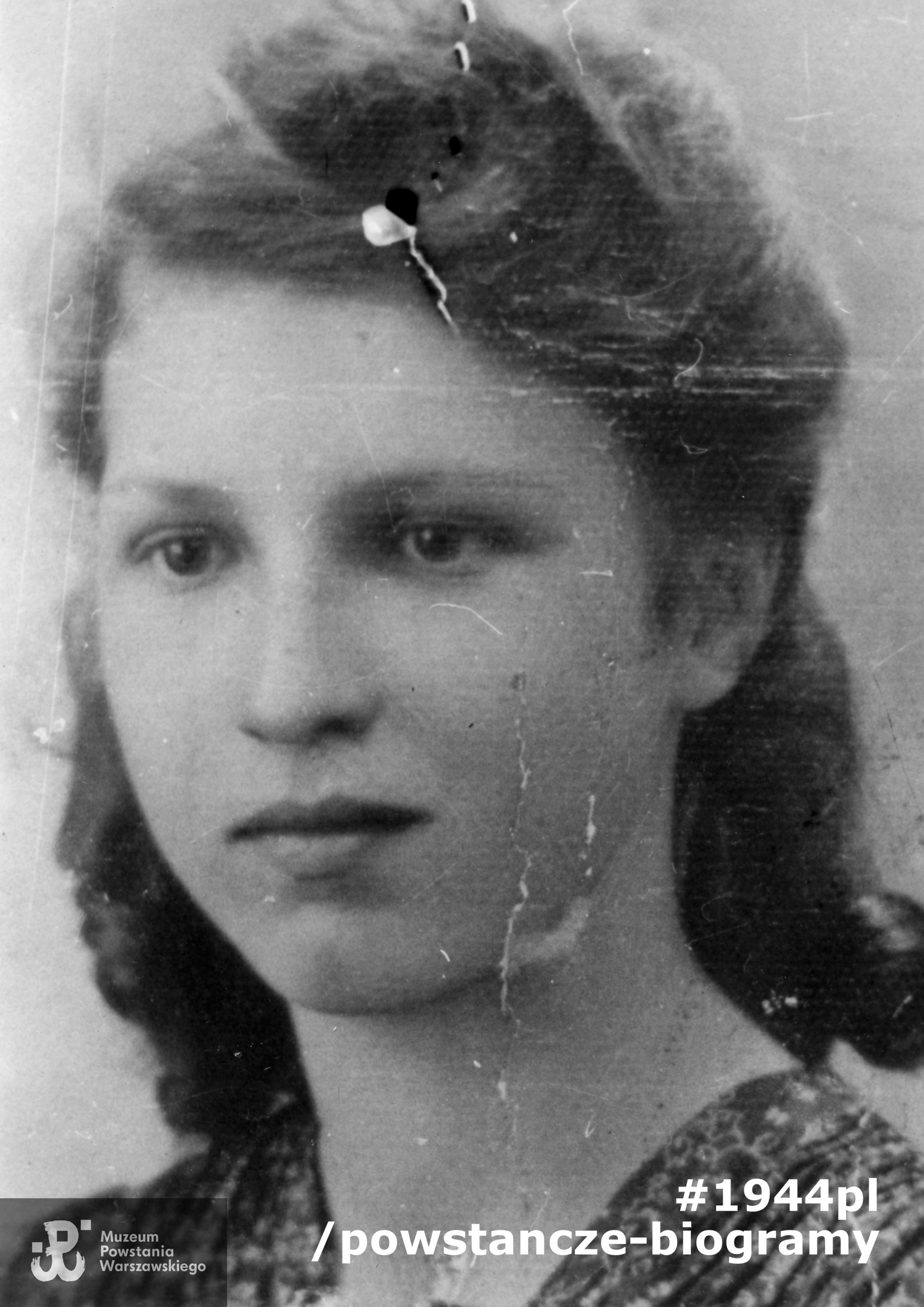 Barbara Wiktoria Lewandowska ps. "Wirta". Na zdjęciu w roku 1944. Fot. ze zbiorów Muzeum Powstania Warszawskiego - zbiór WIEPW