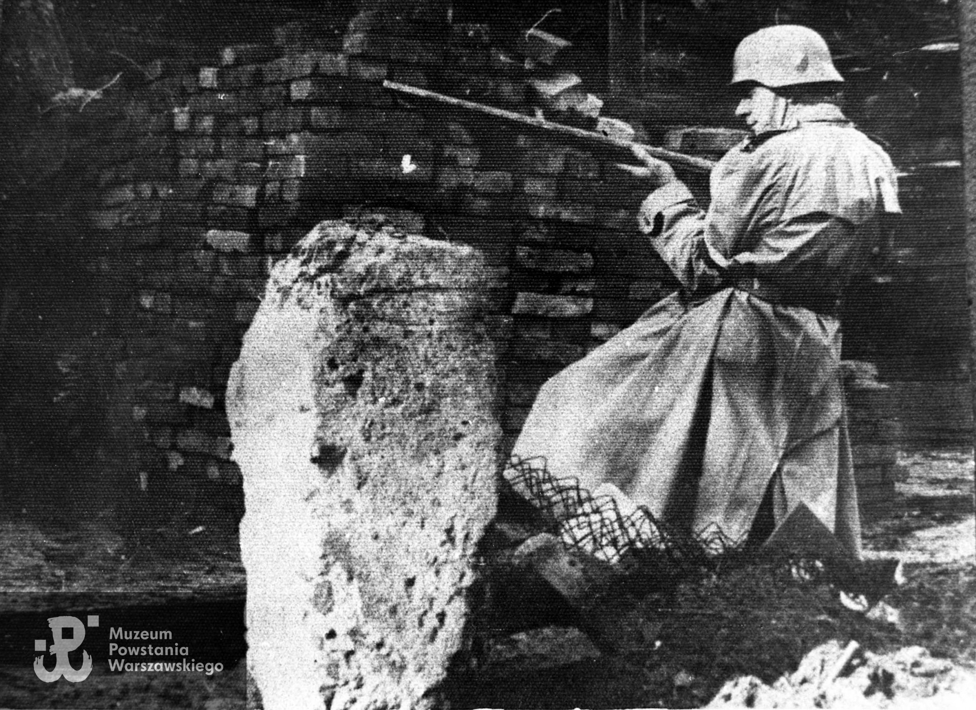 pchor. Eugeniusz Ajewski  "Kotwa" na reducie Magnet. Fot. ze zbiorów Muzeum Powstania Warszawskiego, sygn. MPW-IH/1150