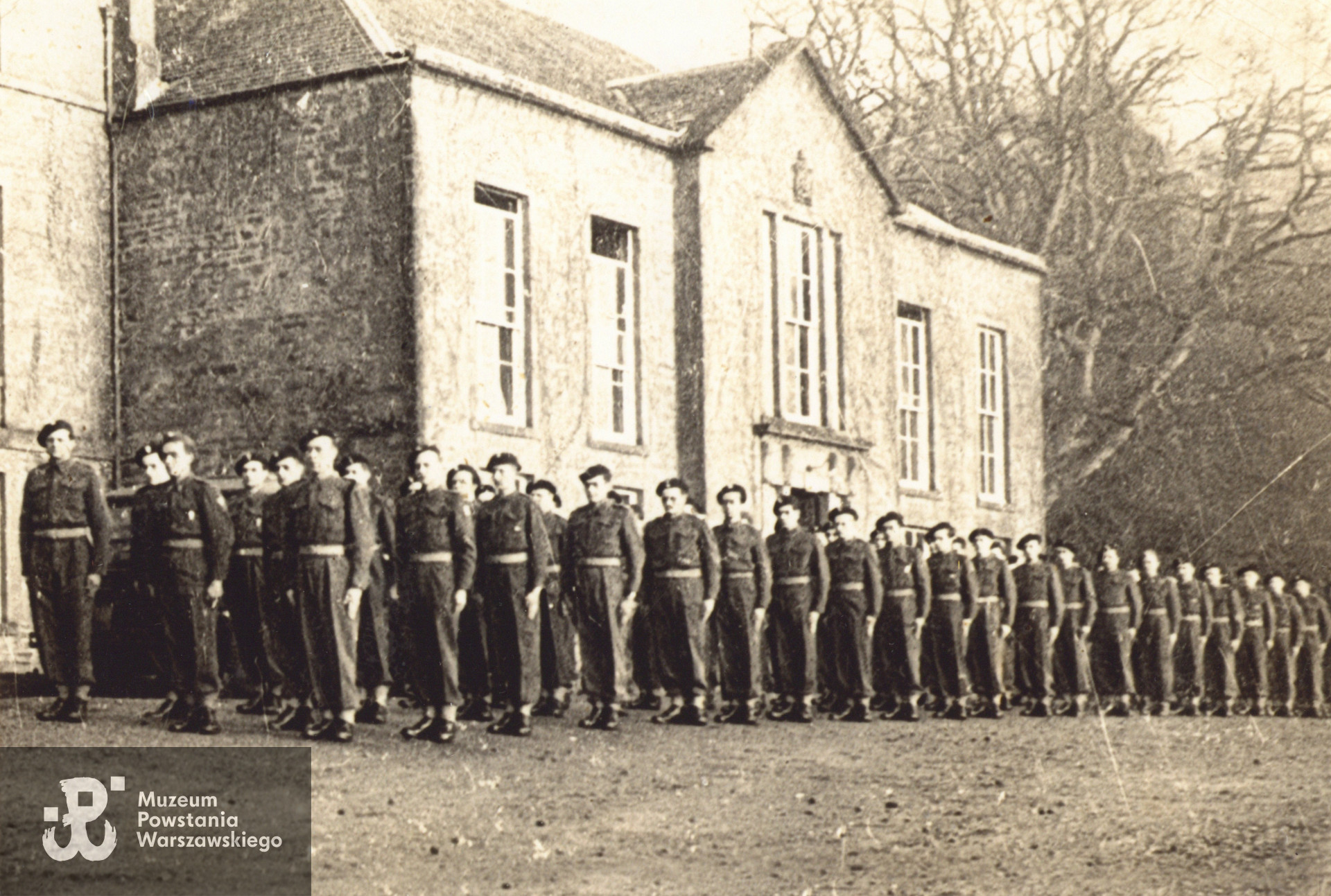 Anglia 1946-1947. Kompania Tadeusza Dolaty przed wymarszem. Fot. z archiwum rodzinnego p. Teresy Dolaty