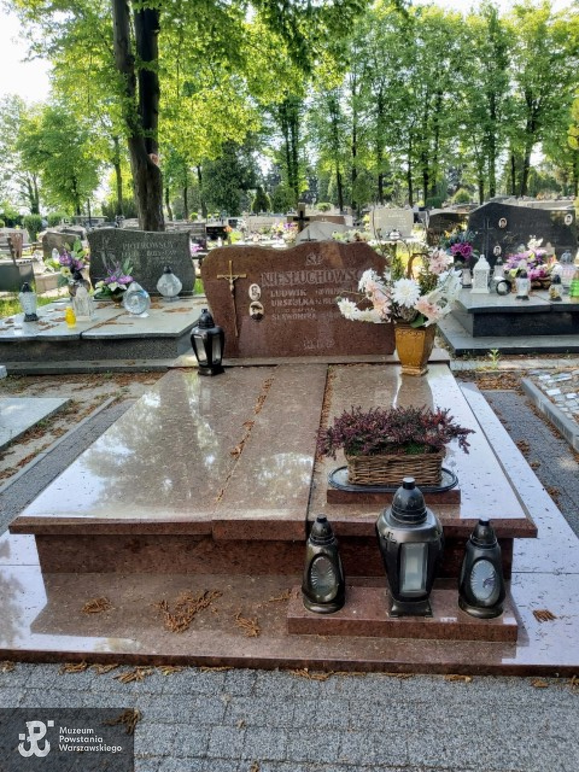 Cmentarz Komunalny w Brzegu  przy ul. Starobrzeskiej, Sektor  C4, rząd 1, grób 10. Źródło: Grobonet
