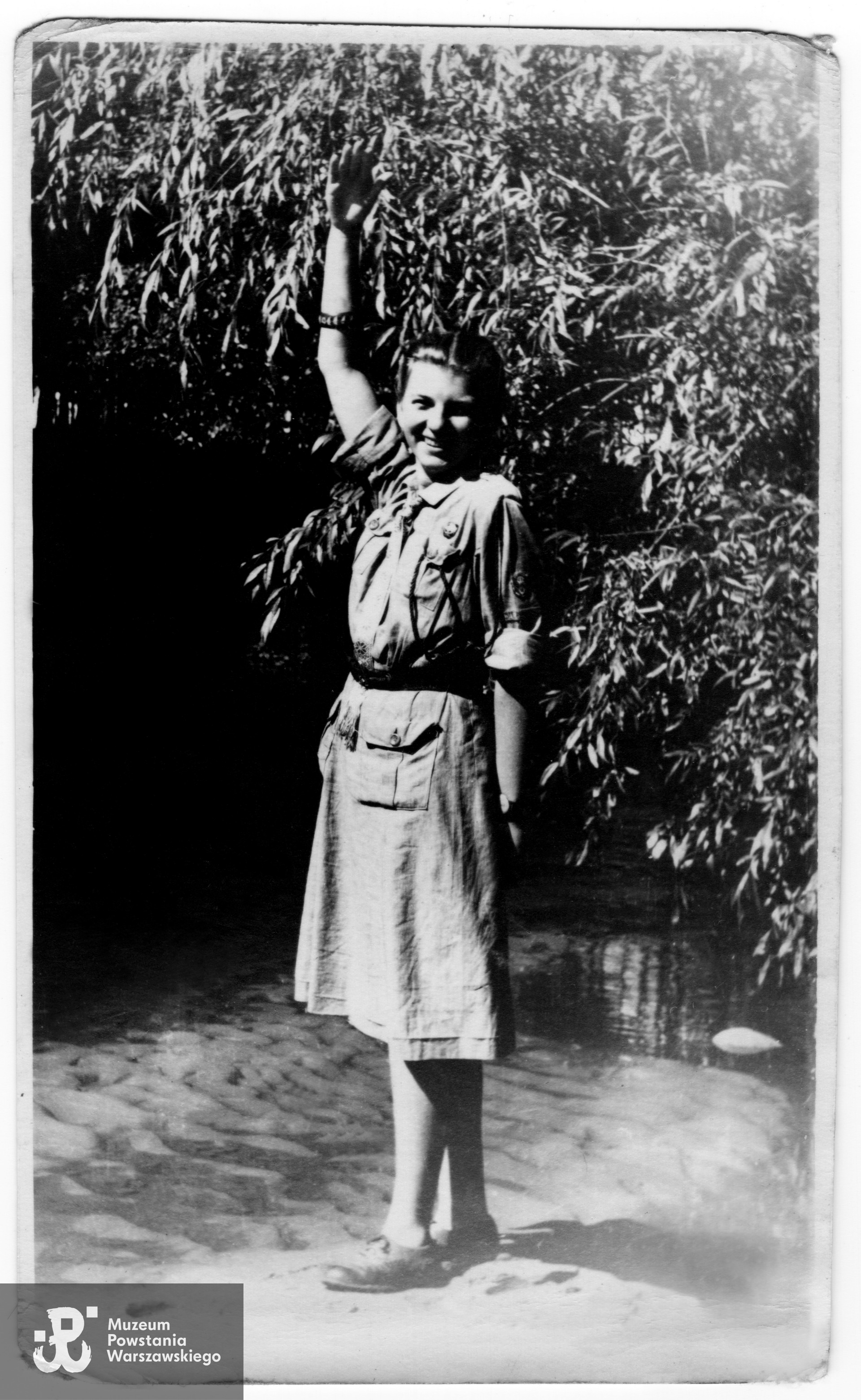 Teresa Ekner - harcerka, rok 1946. Fot. ze zbiorów rodzinnych p. Teresy Ekner - Jodkowskiej. Skan wykonano w Dziale Kombatanta  Muzeum Powstania Warszawskiego