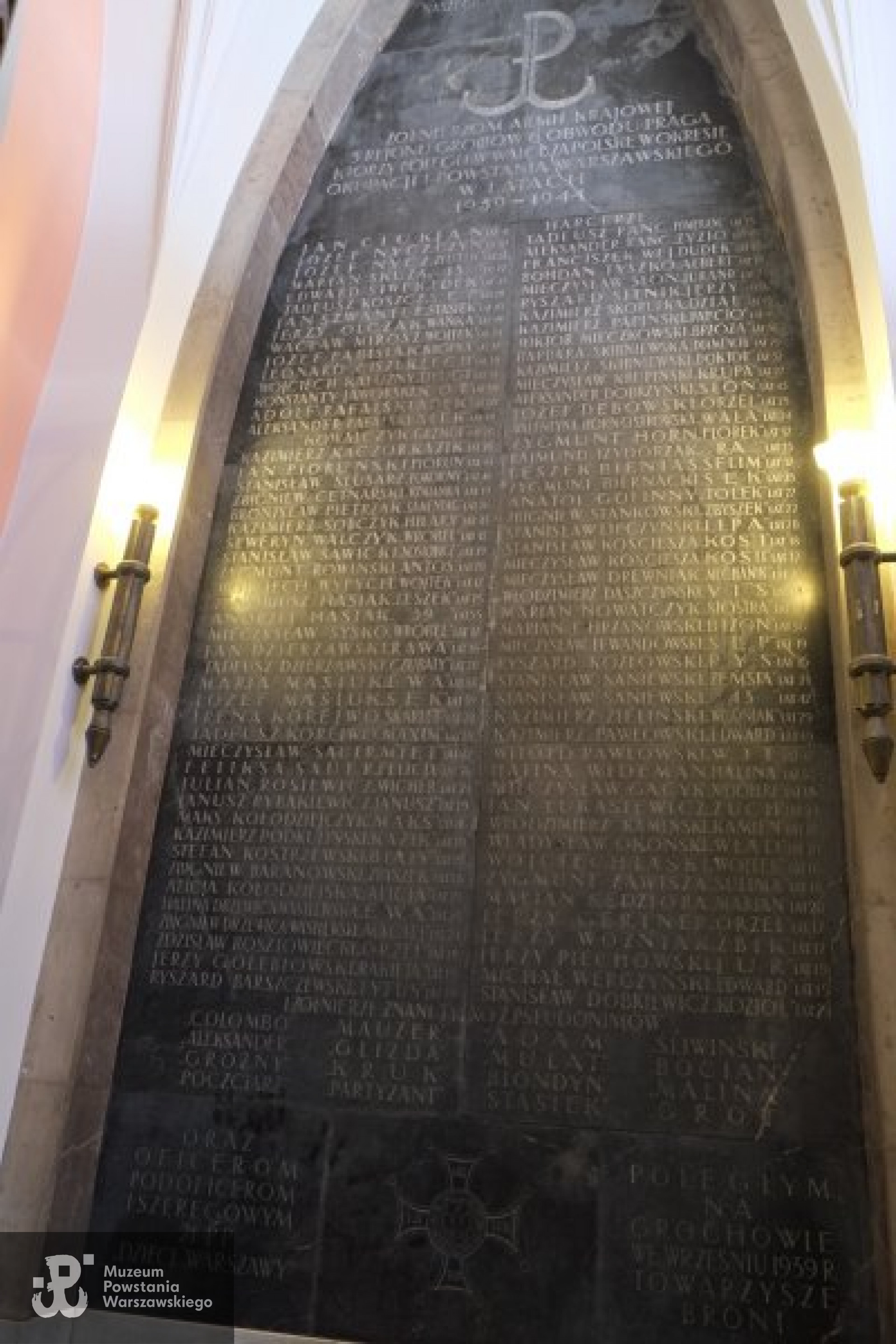 Tablica pamiątkowa w kościele przy Pl. Szembeka. Fot. udostępnił p. Jerzy Korejwo 