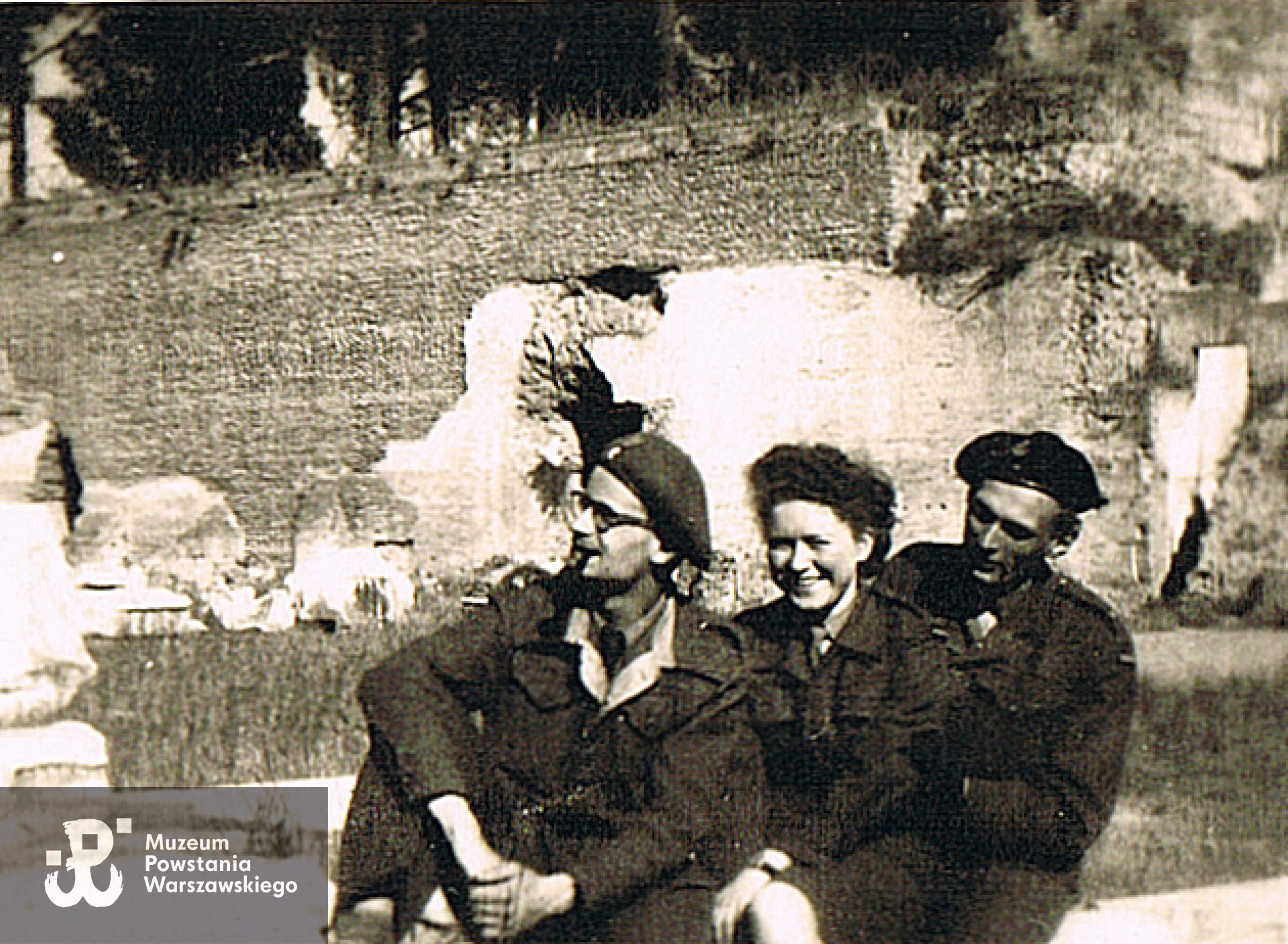 Od lewej Piotr Osiński, Anna Leskiewicz i Jerzy Bogdanowicz. Zdjęcie ze zbiorów Michała Osińskiego. Archiwum 2. HBAP "Żbik"