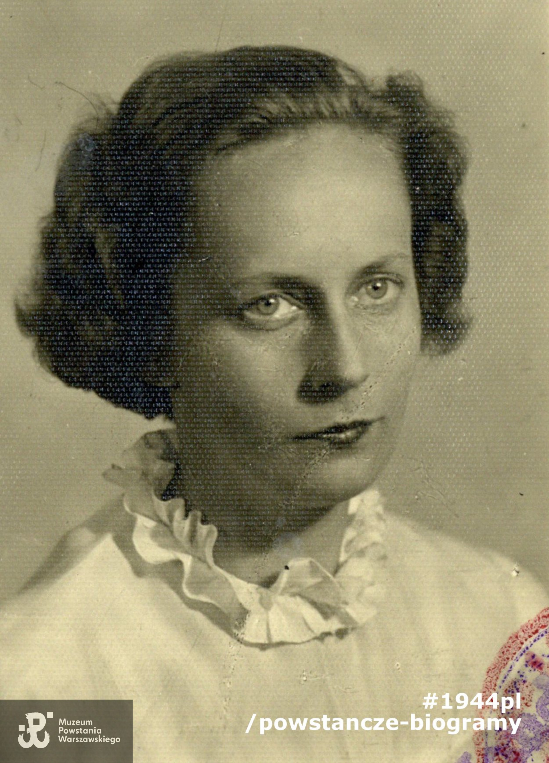 W dolnym rogu prawdopodobnie fragment stempla Szkoły Handlowej. Fot. ze zbiorów prywatnych p. Barbary Wojtanowicz-Włodymirskiej  ps. Ela 