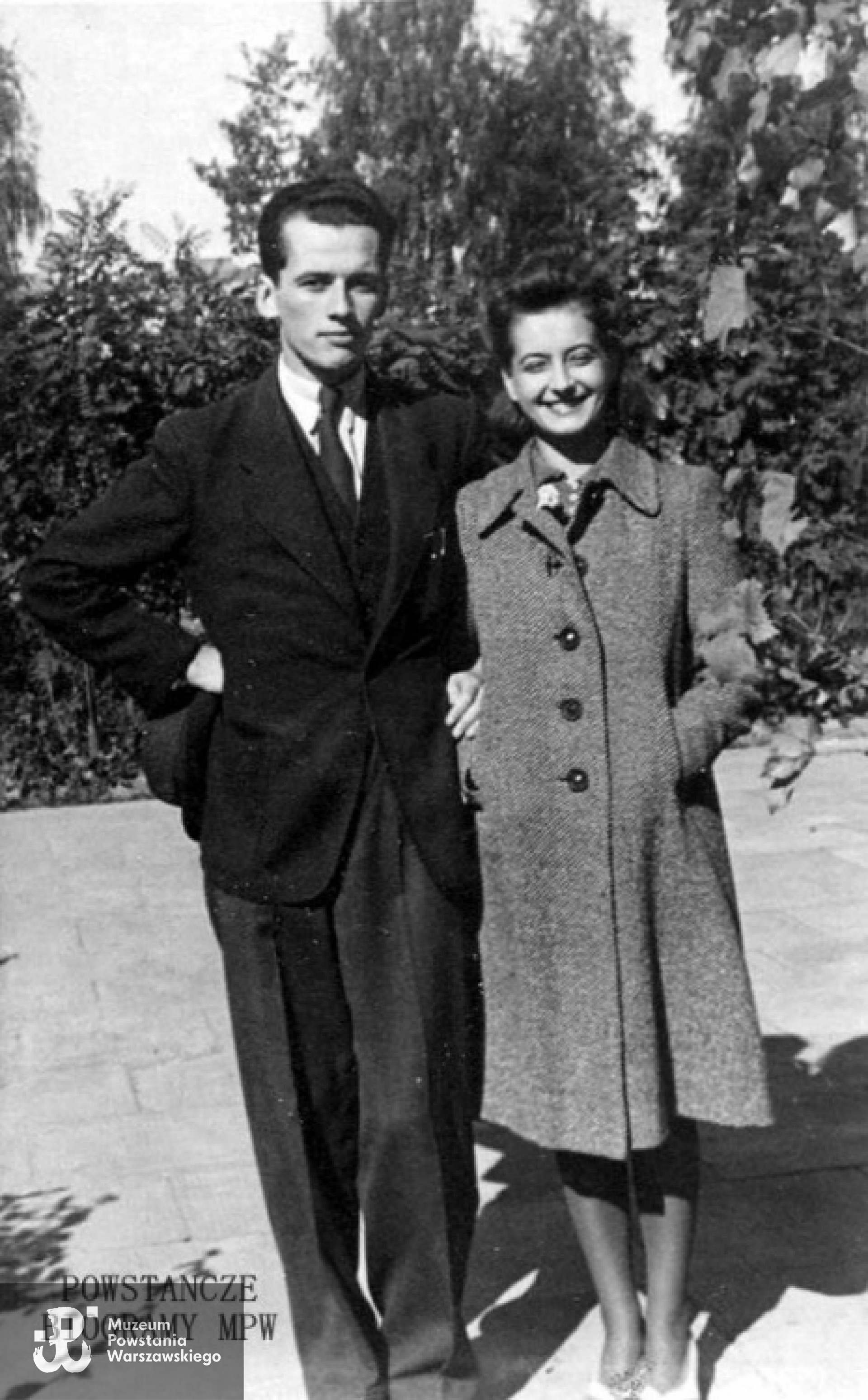 Wenancjusz Kukliński ps. "Roman" podczas okupacji z żoną Rytą. Fot. z archiwum rodzinnego Julitty Surmackiej  z domu Kuklińskiej