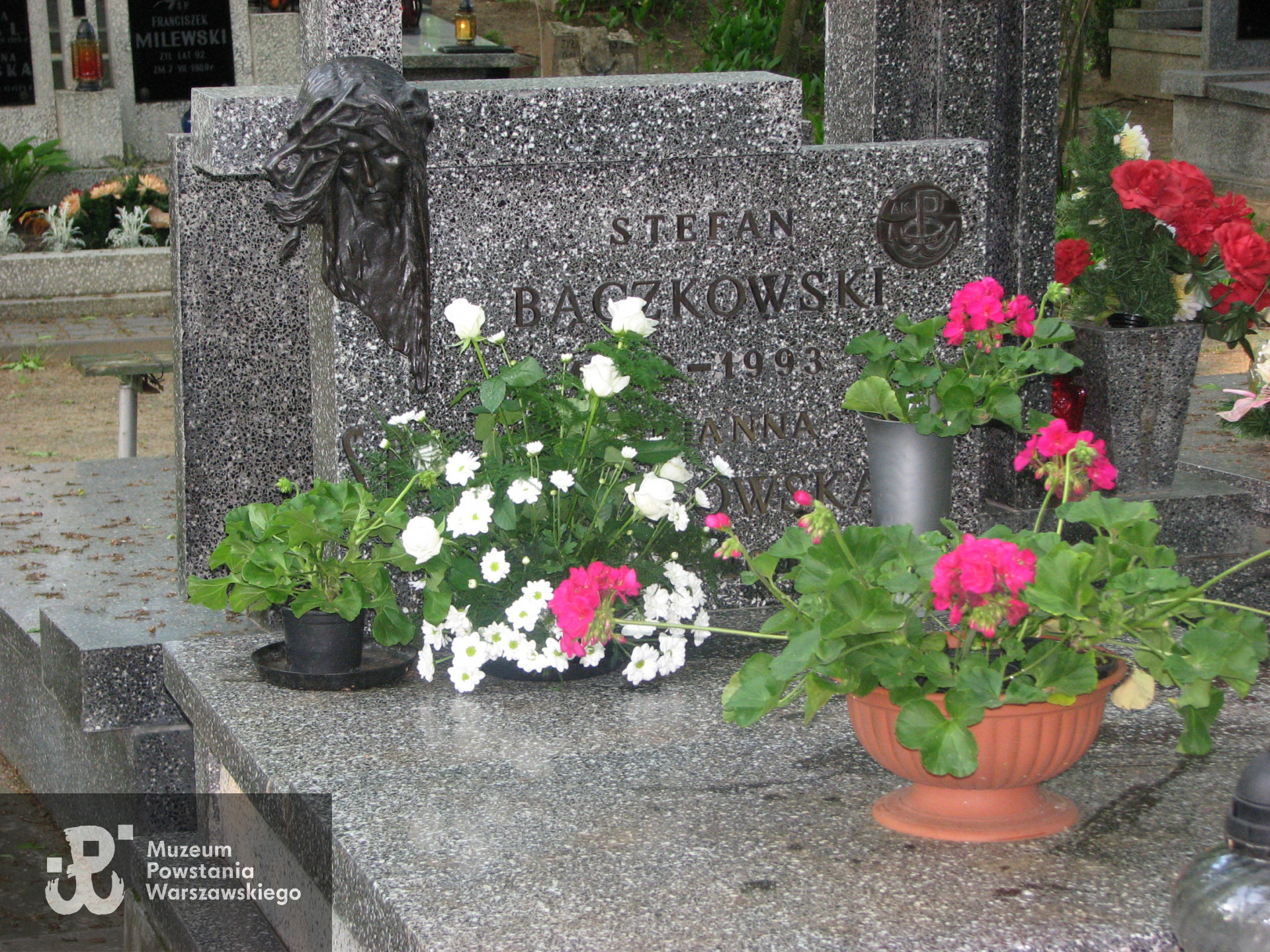 Mogiła na cmentarzu parafialnym w Słomczynie. Fot. udostępnił p. Zbigniew Bączkowski