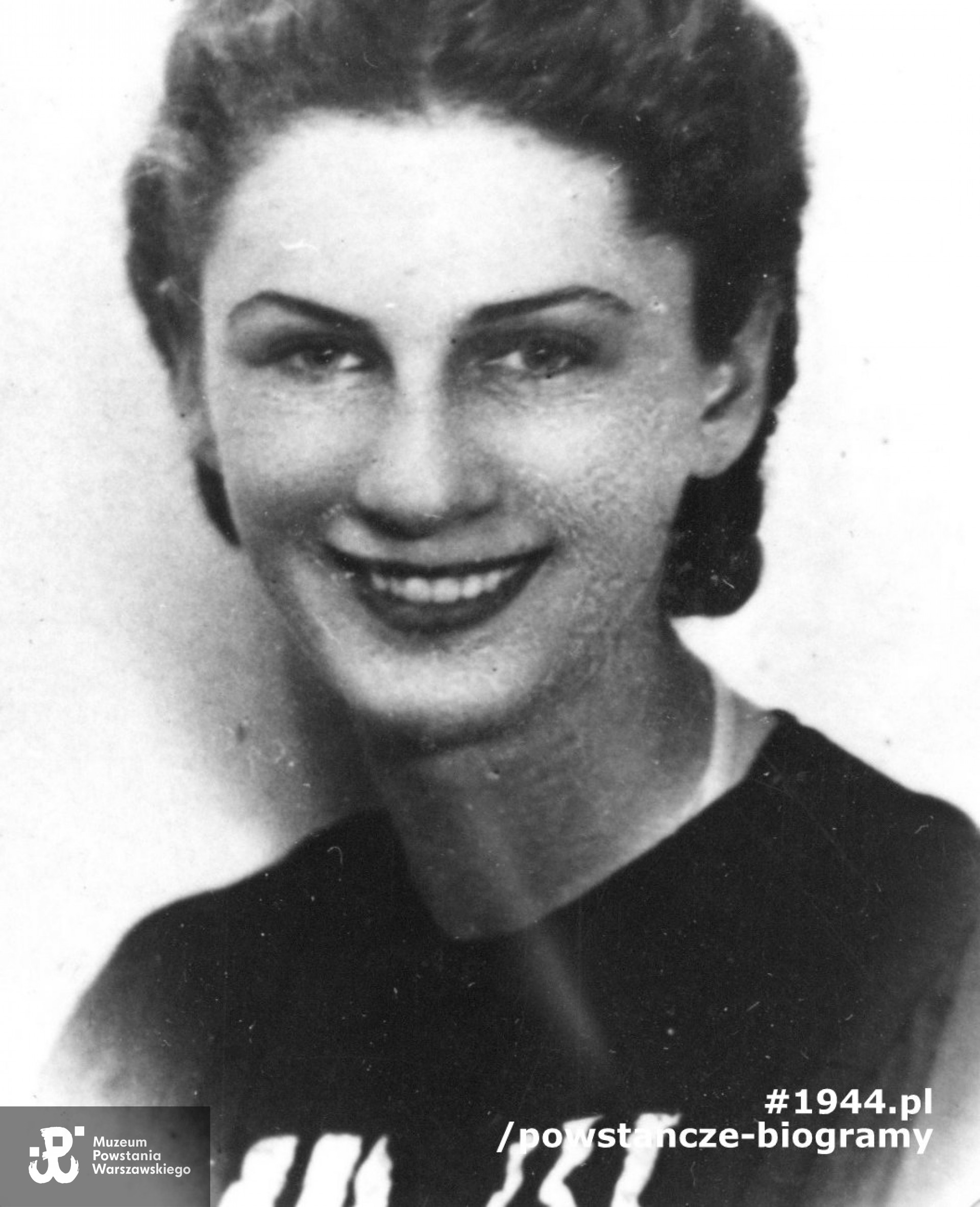 Sanitariuszka Janina Bartnicka, po m. Mucha-Orlińska "Marysia" (1925-2003). Fotografia portretowa ze zbiorów Muzeum Powstania Warszawskiego, sygn.  P/8357