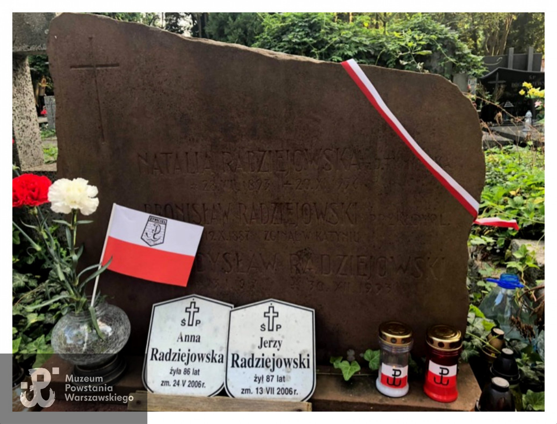 Warszawa, Cmentarz Wojskowy na Powązkach, kwatera A30, rząd 3, grób 27. Skan udostępnił p. Tomasz Michałowski