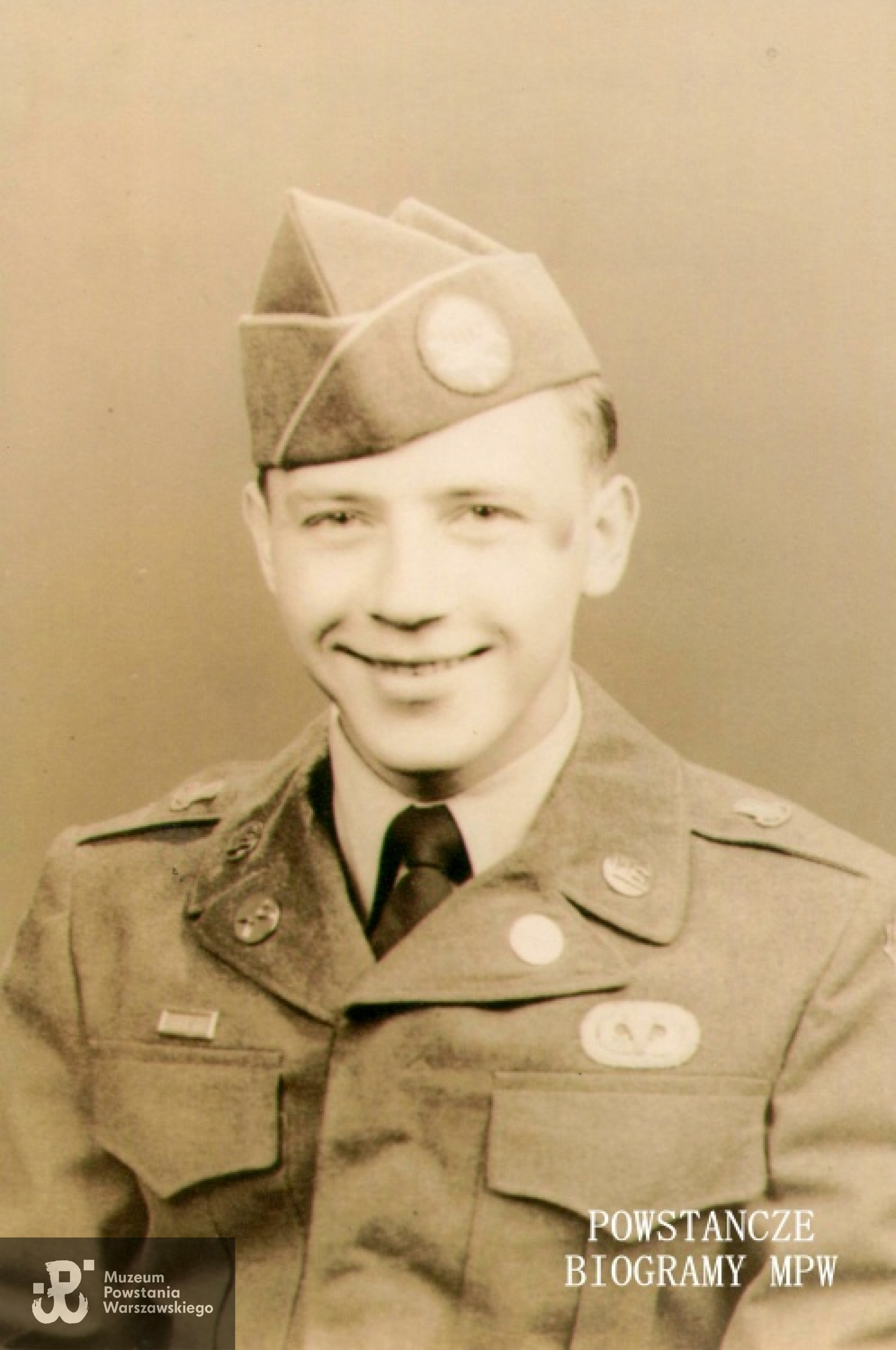 Kazimierz Szczepaniak jako żołnierz 82. Dywizji Spadochronowej USA, 1952 r.  Fot. archiwum rodzinne Kazimierza R. Szczepaniaka / MPW