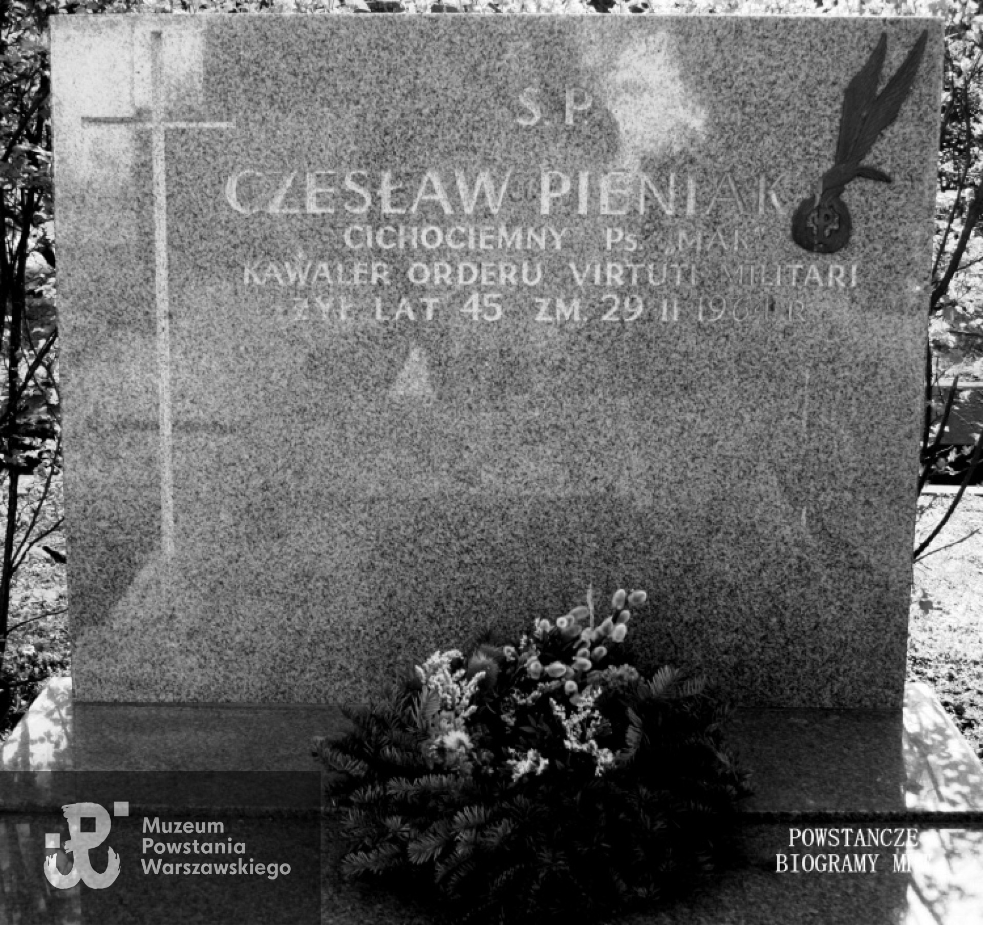 Grób Czesława Pieniaka na Cmentarzu Wojskowym na Powązkach w Warszawie. <i>Źródło fot. Wikipedia</i>