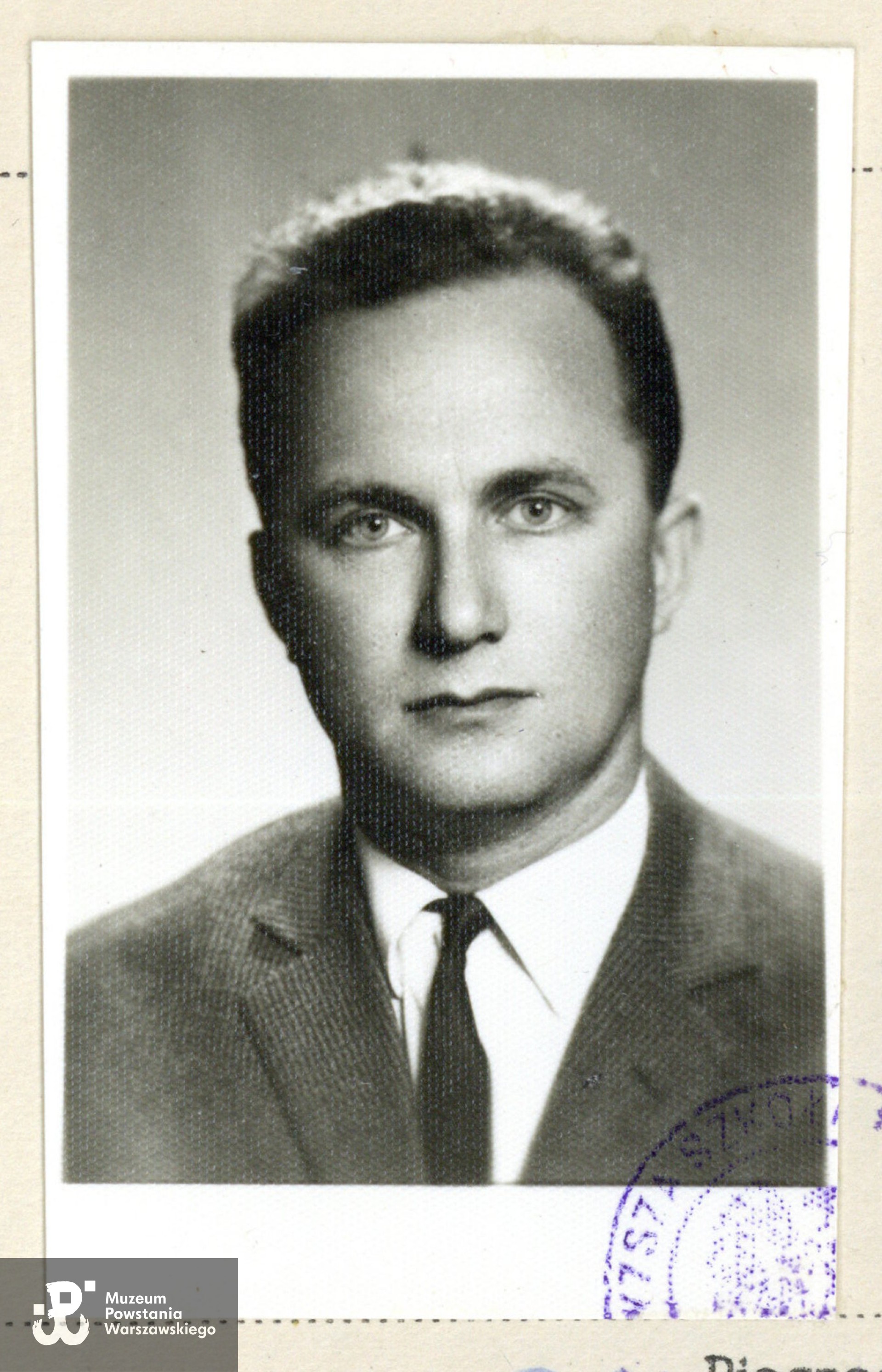 Ze zbiorów prywatnych p. Ewy Sygalt-Synowieckiej i p. Mariusza Synowieckiego, skany wykonano w Muzeum Powstania Warszawskiego.