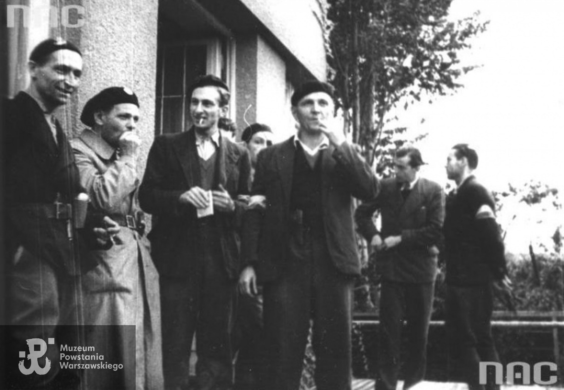 Andrzej Bontemps - III od lewej. Zdjęcie ze zbiorów NAC [ www.audiovis.nac.gov.pl ]