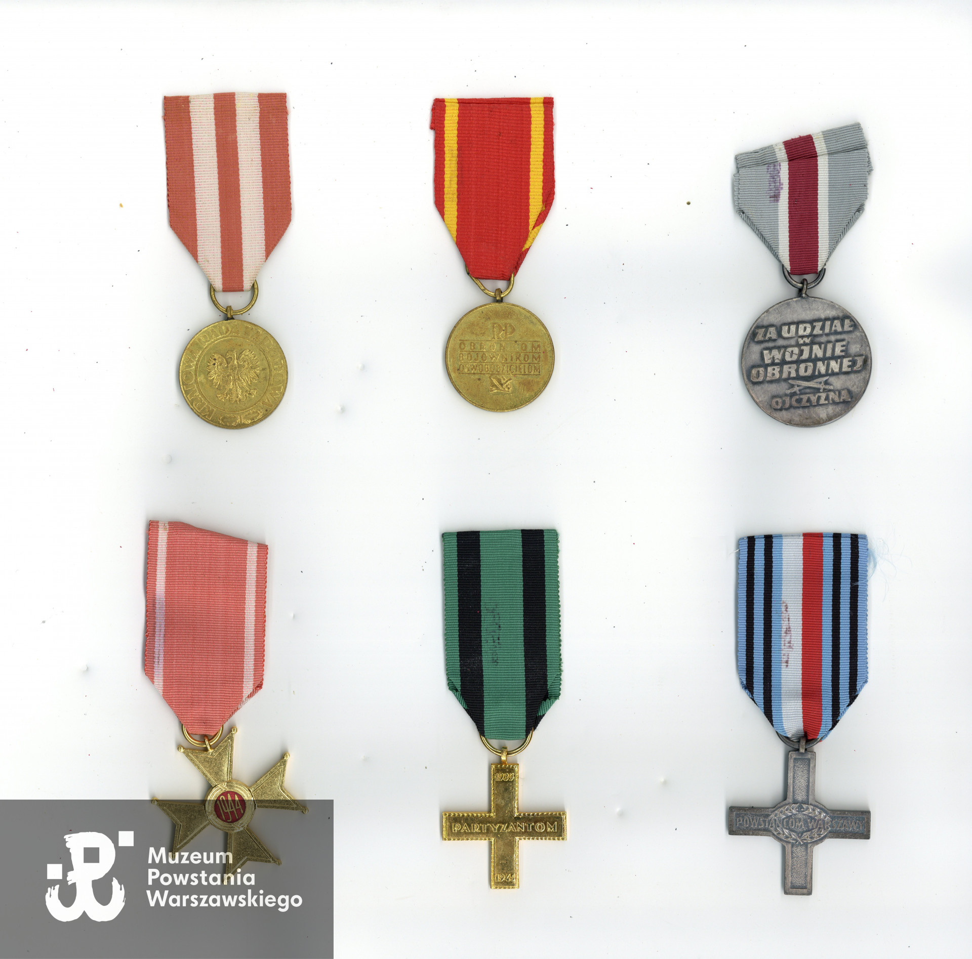 Odznaczenia i medale Stefana Stefańskiego ps. Sokół. Ze zbiorów Muzeum Powstania Warszawskiego, sygn. P/5030