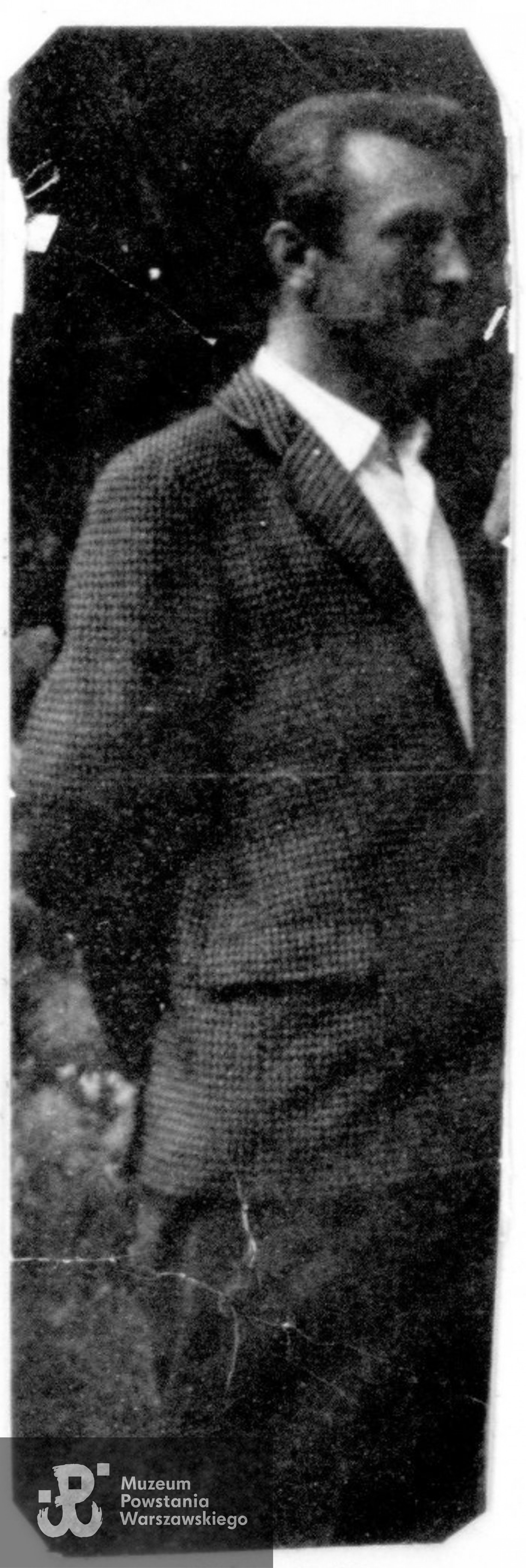 Seweryn Pióro "Marynarz" - fotografia powojenna zamieszczona przez Środowisko Żołnierzy Batalionu "Gozdawa" w albumie rocznicowym. Zbiory Muzeum Powstania Warszawskiego,  sygn. P/8357