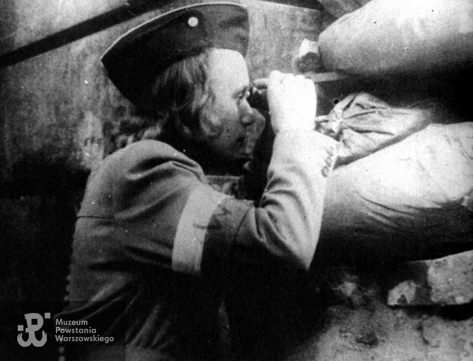 "Mery" na barykadzie. Autor fot. nieznany.