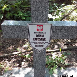 Mogiła na cmentarzu w w Podkowie Leśnej. Fot. Mariusz Skroński