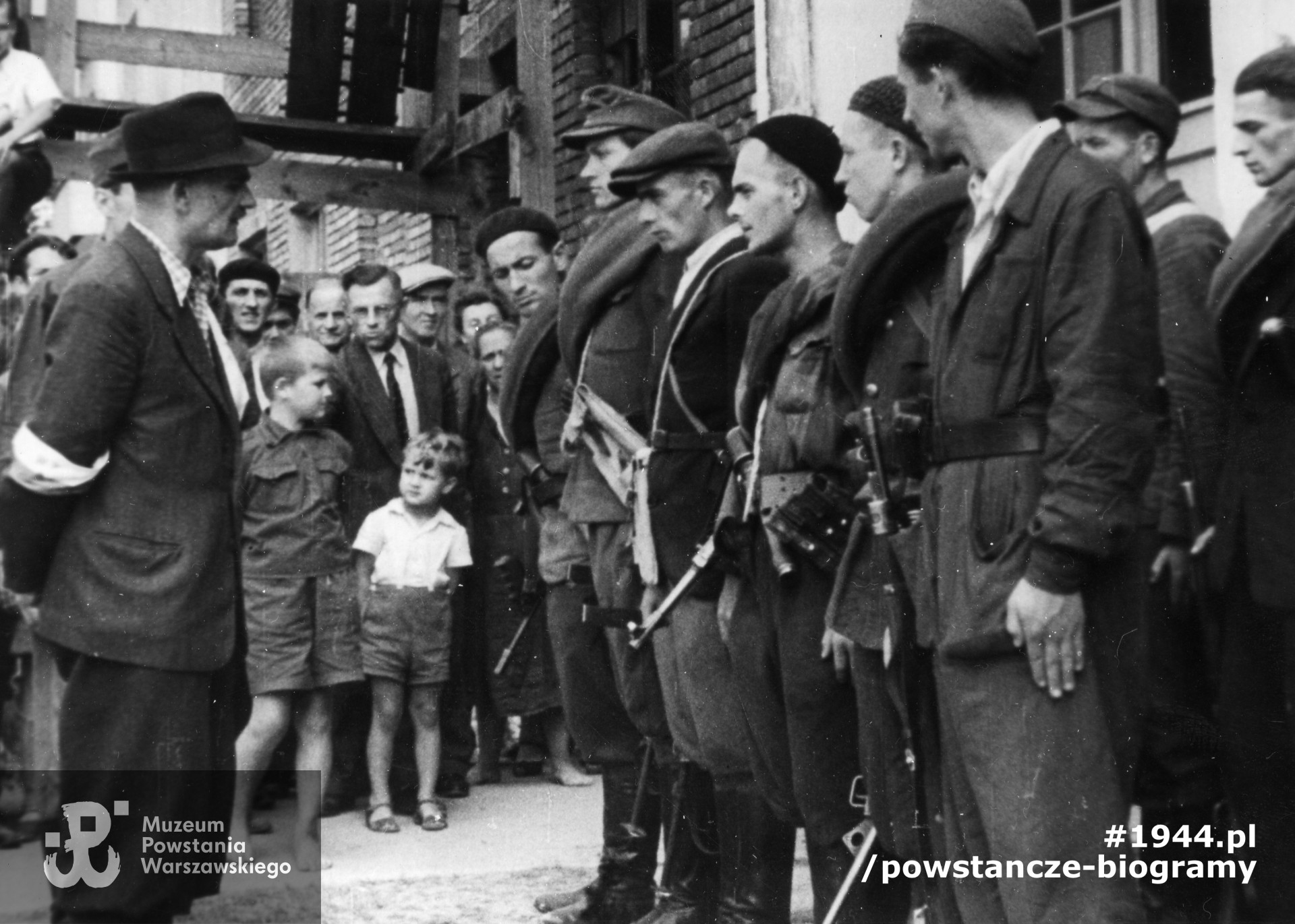 Zdjęcie filmowe z Powstania Warszawskiego autorstwa Romana Banacha ps. "Świerk". Ze zbiorów Muzeum Powstania Warszawskiego