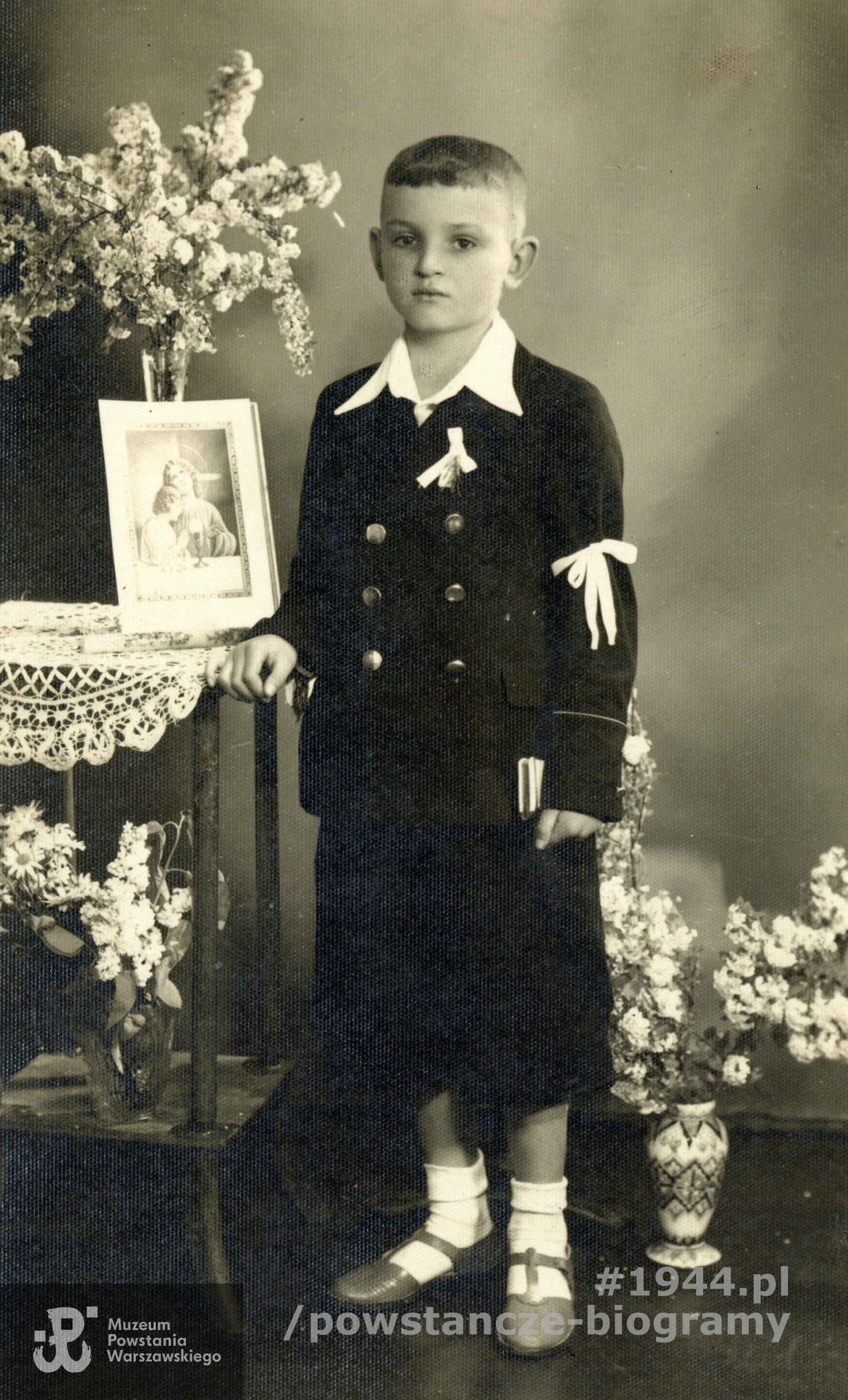 Syn Stanisława i Anny Zarzyckich - Jerzy Zarzycki. Według informacji rodzinnych 16-letni syn Stanisława zaginął lub poległ w pierwszym dniu  Powstania. Nigdy, pomimo poszukiwań, nie udało się ustalić co się z chłopcem stało. Fot. ze zbiorów Muzeum Powstania Warszawskiego, sygn. P/3918, dar p. Bożeny Drozd