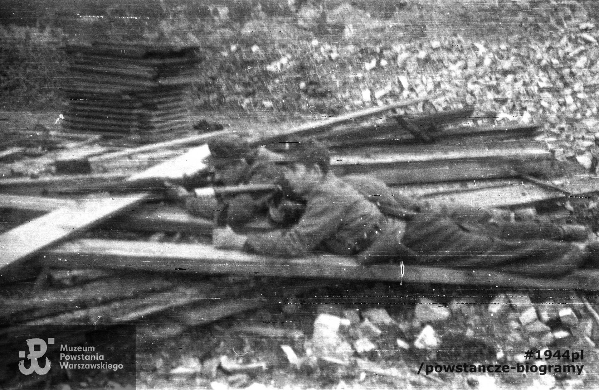 Autorem zdjęcia jest Jerzy Michalski, fot. ze zbiorów Muzeum Powstania Warszawskiego