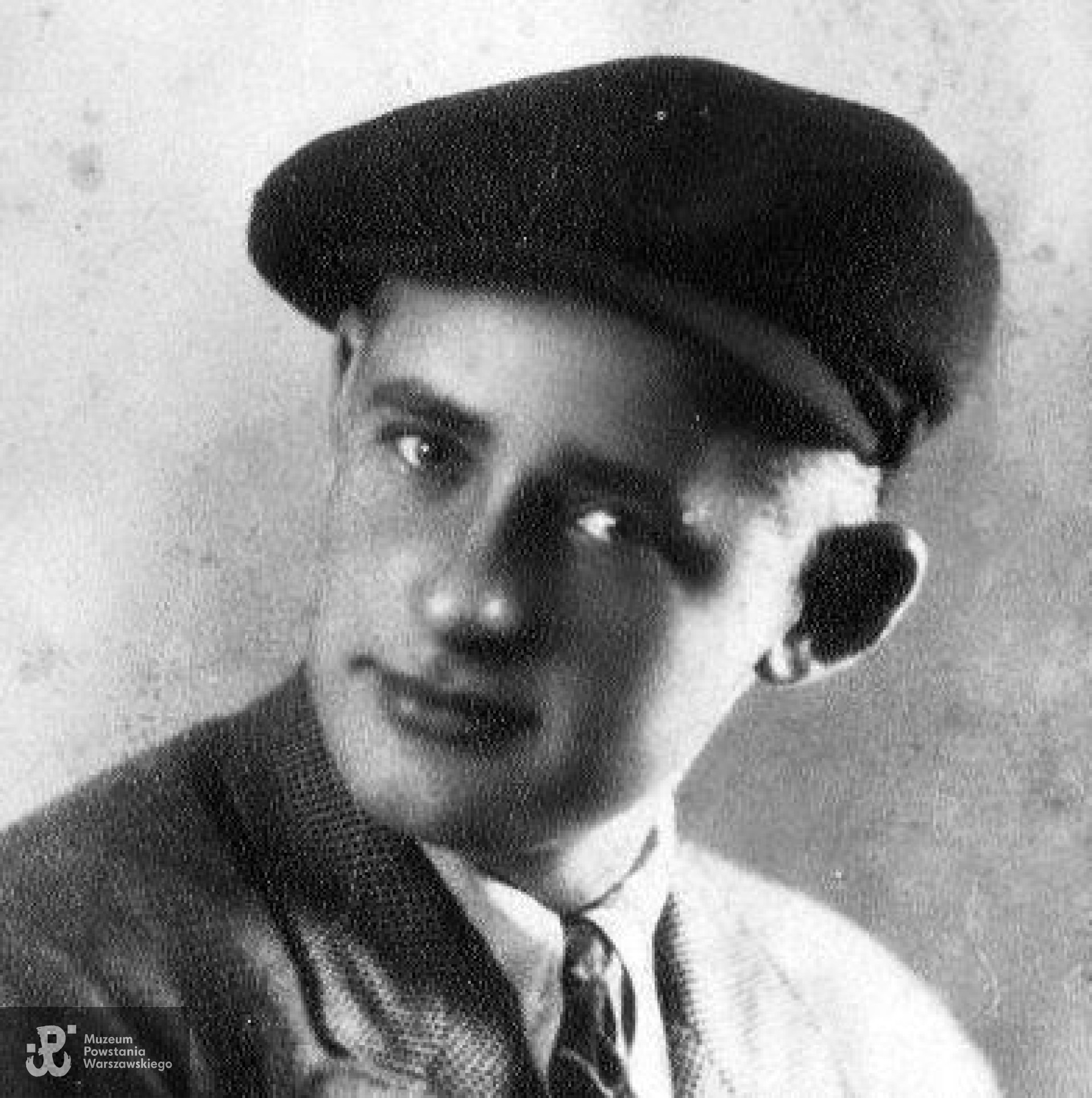 strz. Roman Sułkowski "Marian" (1925-1944) źr. Muzeum Powstania Warszawskiego, materiały do Słownika Uczestników Powstania Warszawskiego - zasób Pokoju Kombatanta MPW