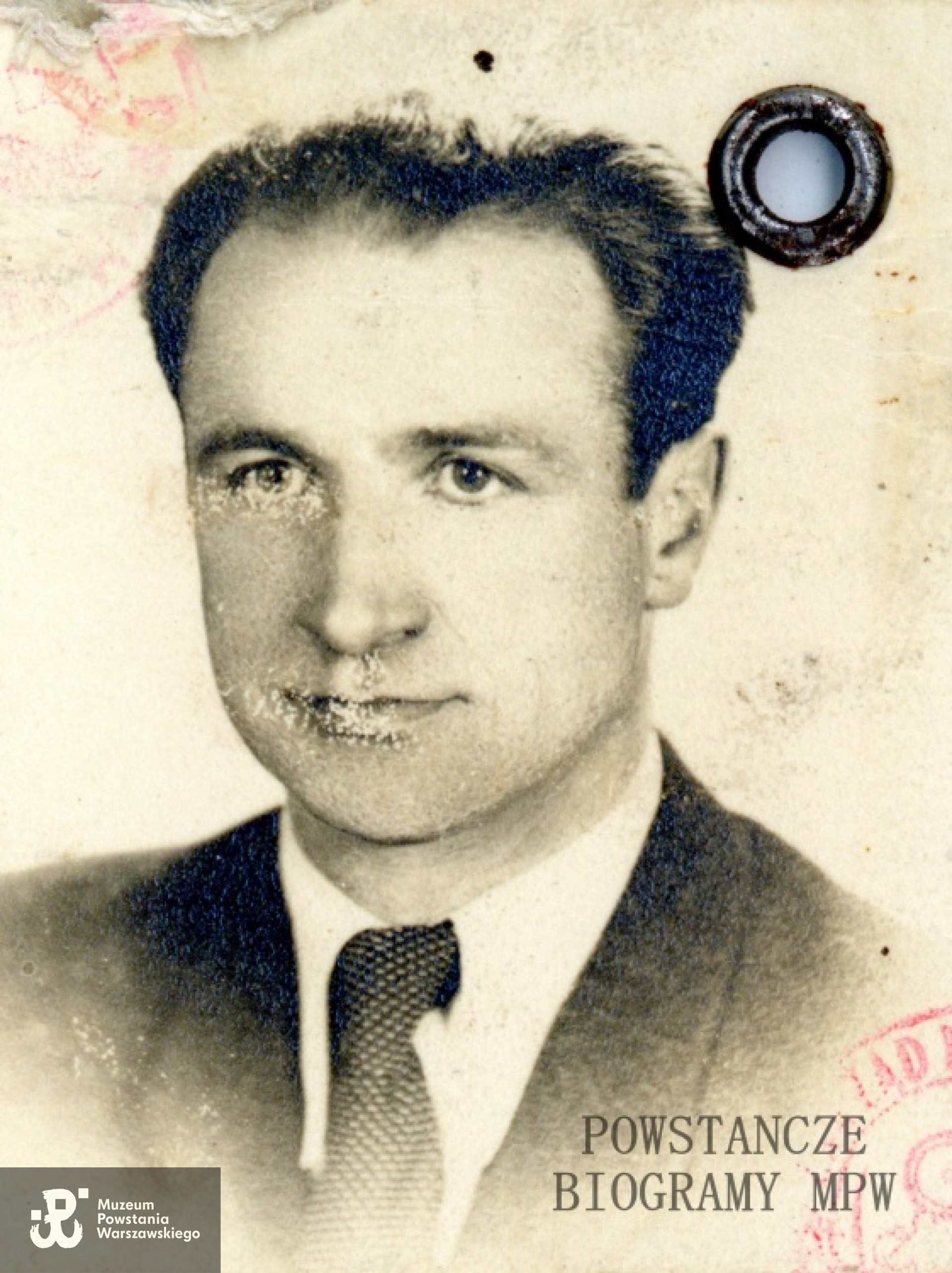 Zdjęcie do dokumentów z czasów okupacji - 1943 rok. Ze zbiorów Muzeum Powstania Warszawskiego, sygn. P/5450