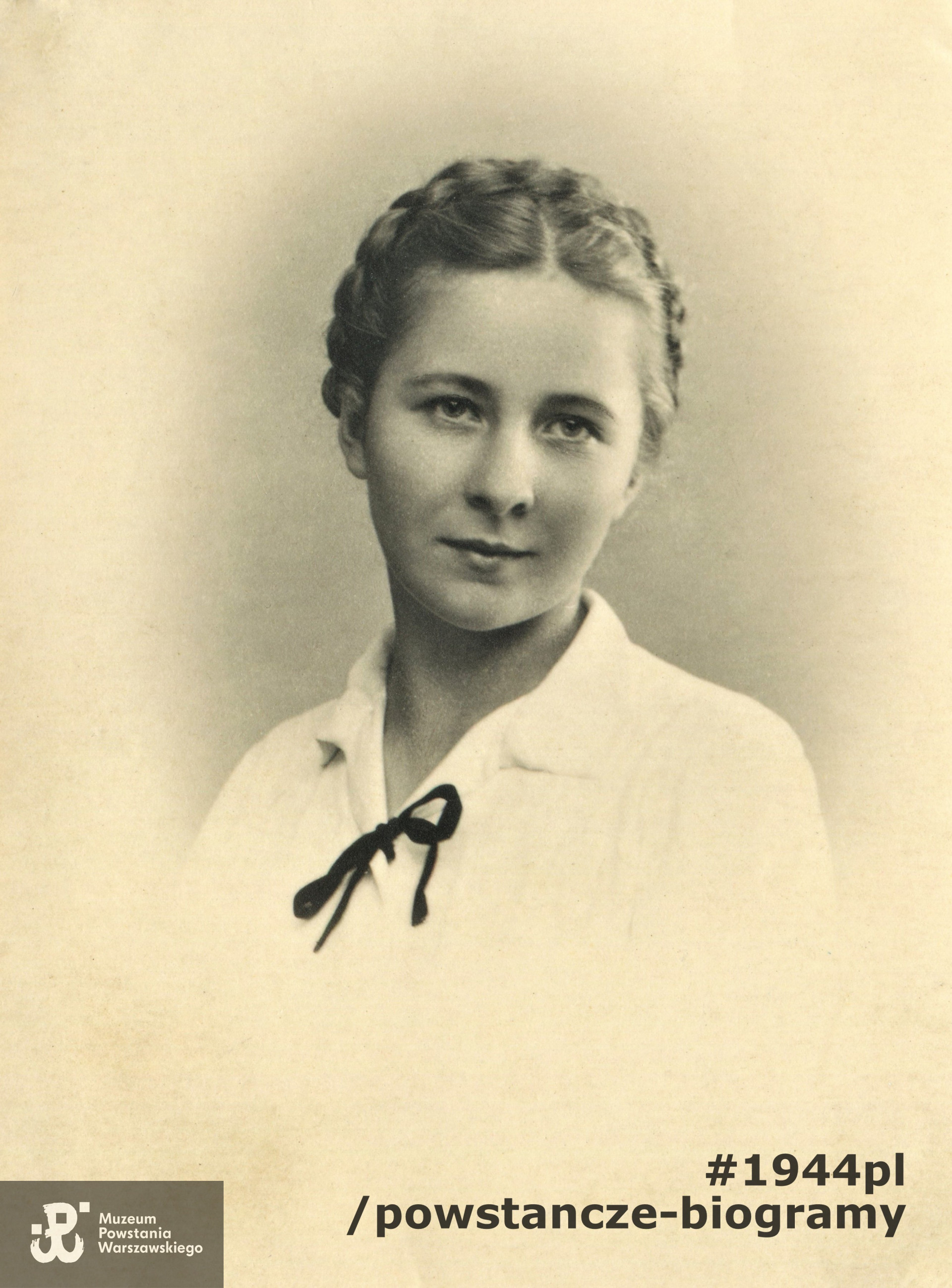 Hanna Modrzycka "Hanka". Fot. ze zbiorów rodzinnych p. Hanny Stompor z domu Modrzyckiej, skany wykonano w Muzeum Powstania Warszawskiego w sierpniu 2020 r. - Pokój Kombatanta MPW