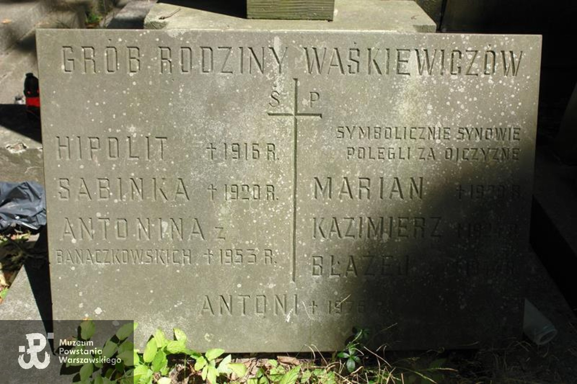 Stare Powązki - grób rodzinny, miejsce symbolicznego upamiętnienia Błażeja Waśkiewicza. Fot. Warszawskie Zabytkowe Pomniki Nagrobne:  serwis mapowy m. st. Warszawy: <i>cmentarze.um.warszawa.pl</i>