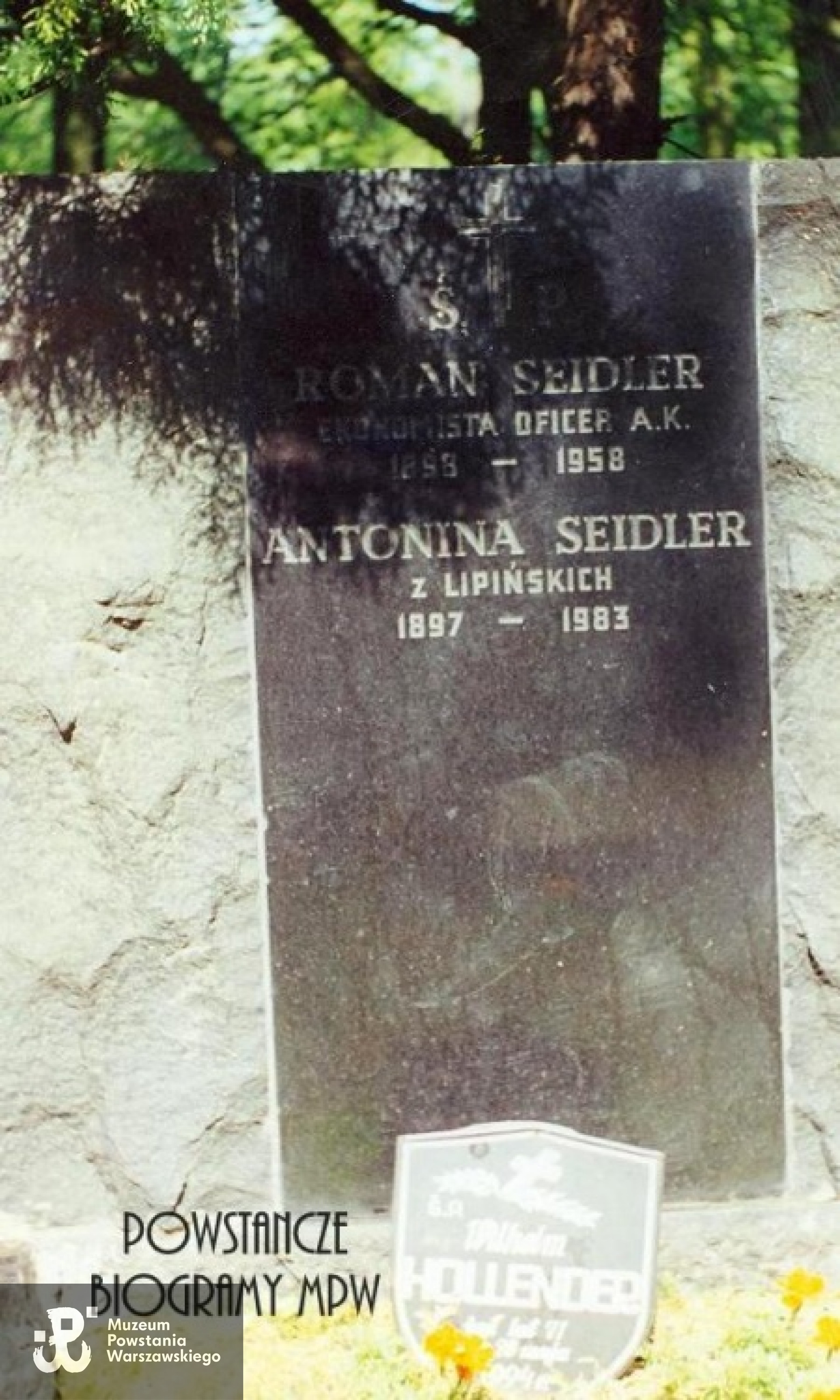 Cmentarz Powązki Wojskowe - grób Romana i Antoniny Seidlerów. Fot. AR MPW, archiwum A. Dławichowskiego.