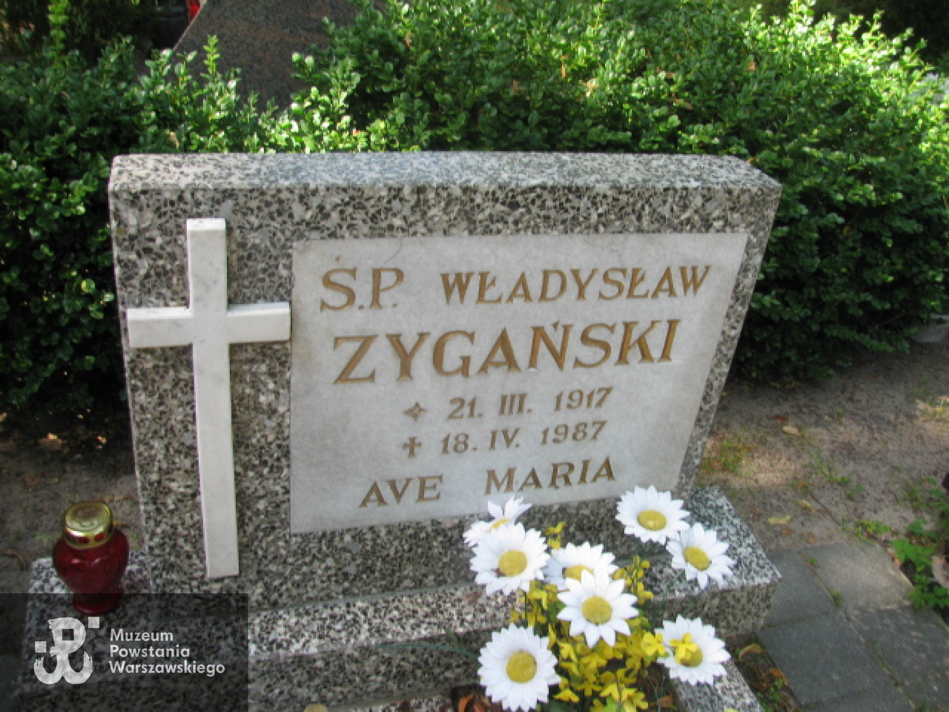 Miejsce pochowania Władysława Zygańskiegi "Żuka"  - Cmentarz komunalny w Świnoujściu, sektor C-2, rząd 3, grób 10. Fot. domena publiczna