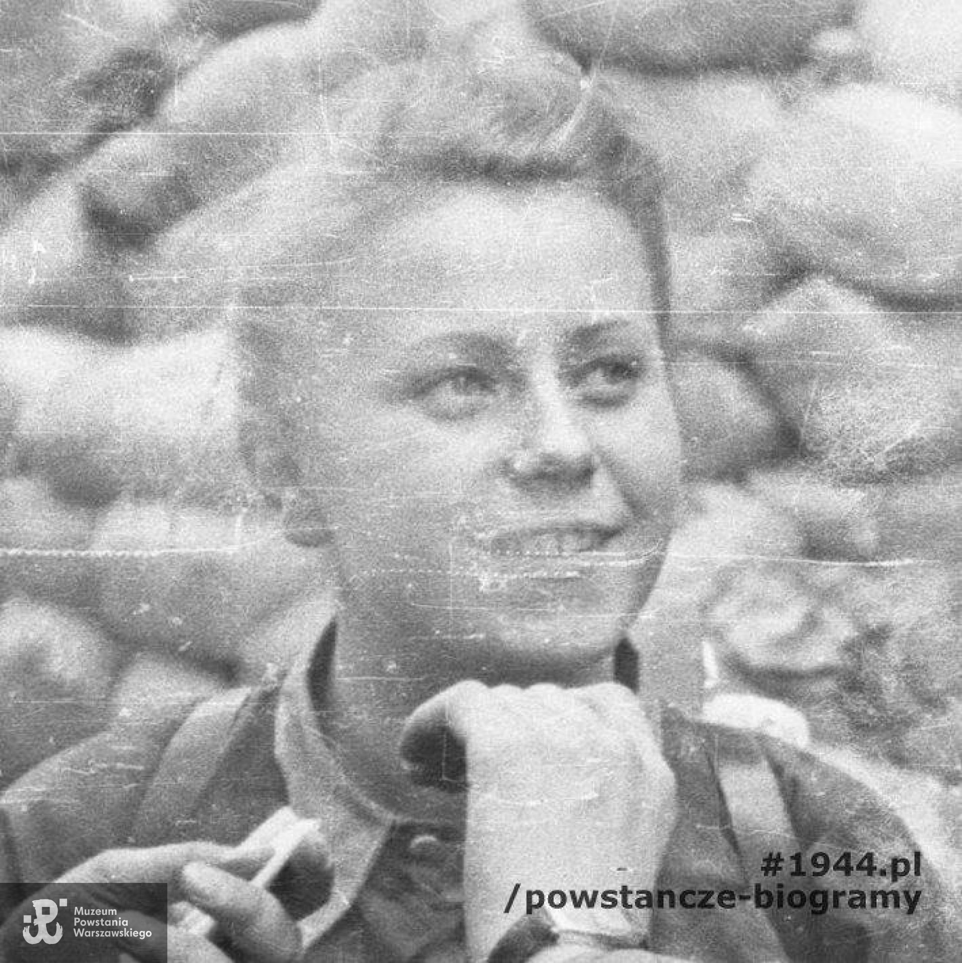 Na zdjęciu podczas Powstania Warszawskiego, 1.09.1944 r. po wyjściu z kanału na ul. Wareckiej.
Fot. Joachim Joachimczyk. Ze zbiorów MPW