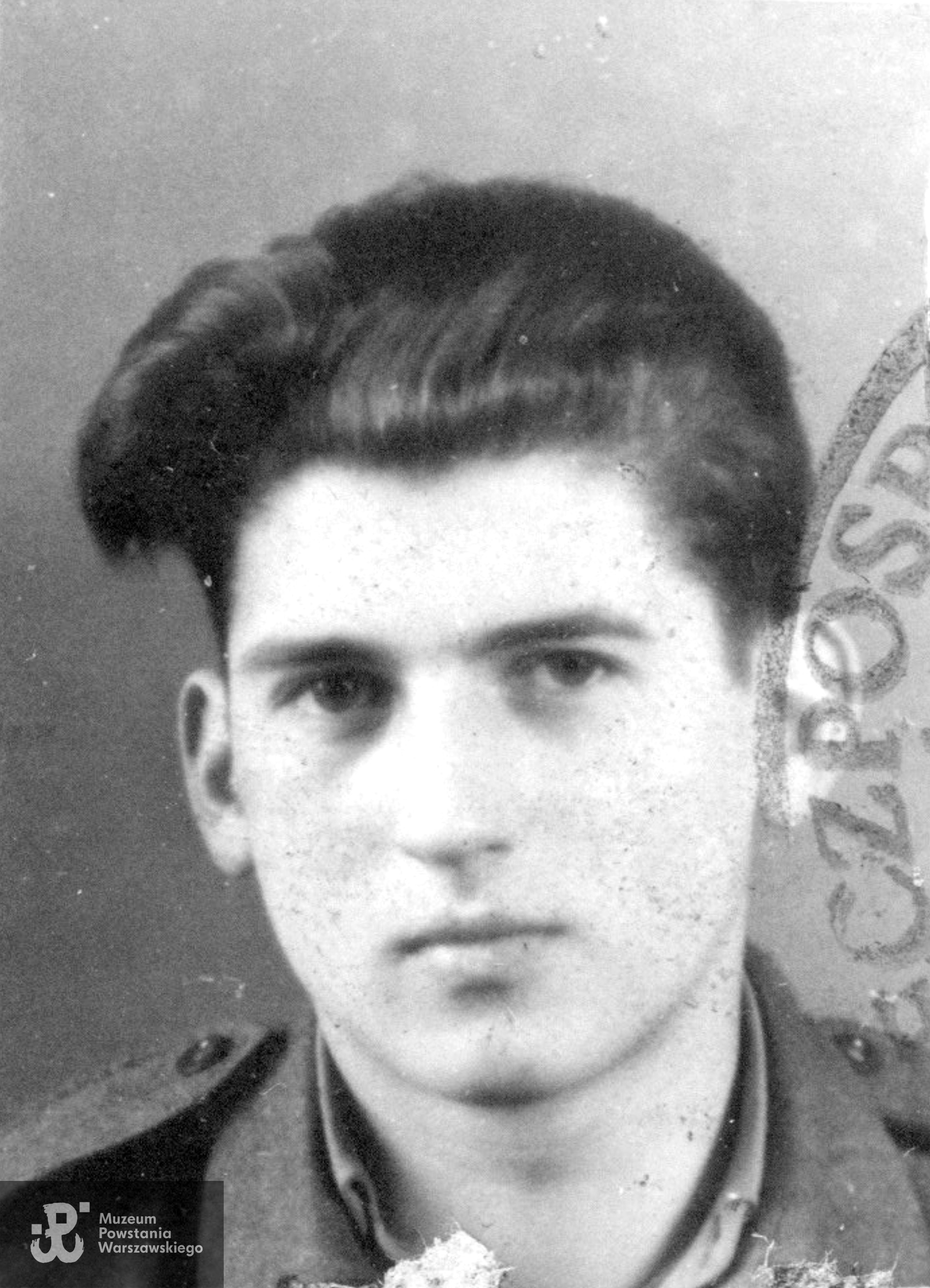 strz. Michał Andrzej Jasiński "Michaś" (1928-2026). Fot. ze zbiorów rodzinnych p. Michała Jasińskiego. Skan wykonano w Muzeum Powstania Warszawskiego, 08/2022