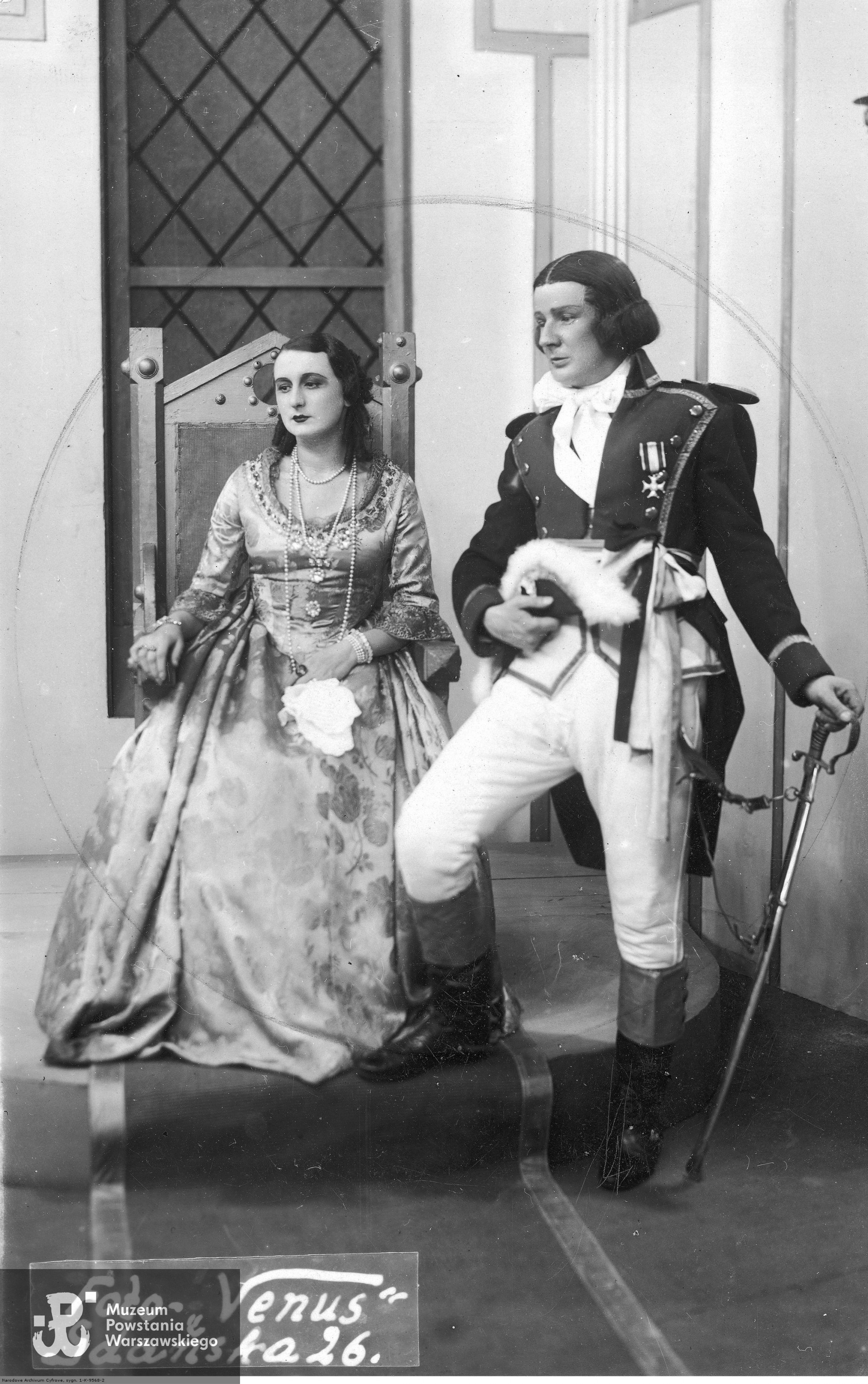 Przedstawienie "Sułkowski" w Teatrze Miejskim w Bydgoszczy. Jerzy Szyndler jako Sułkowski i Sabina Sawicka jako księżna Gonzaga. Ze zbiorów NAC, źródło <i>Koncern Ilustrowany Kurier Codzienny - Archiwum Ilustracji</i>