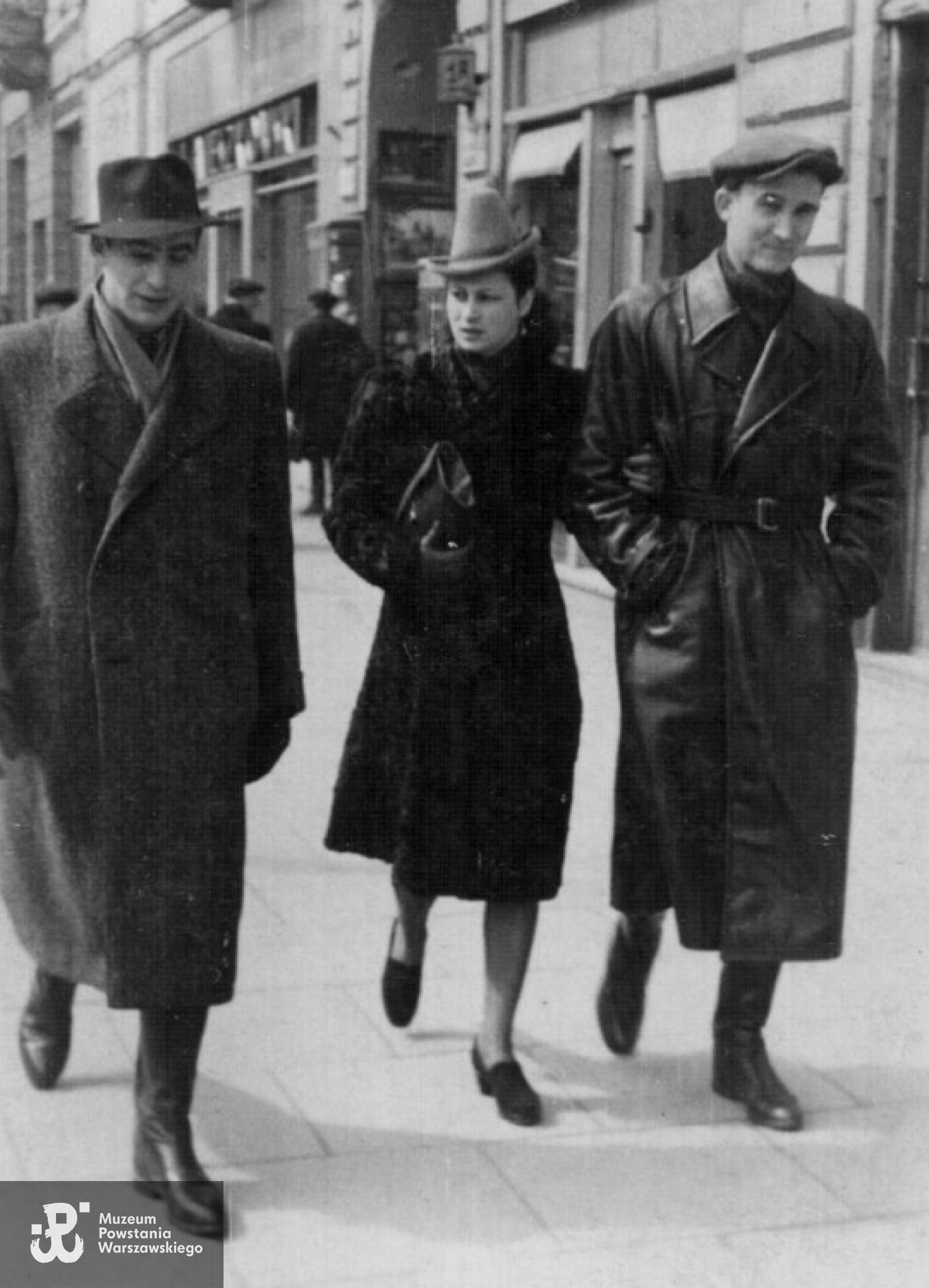 Fotografia z okresu okupacji - od lewej: Andrzej Maringe, Małgorzata i Antoni Langnerowie. Zbiory Hanny Langner-Matuszczyk