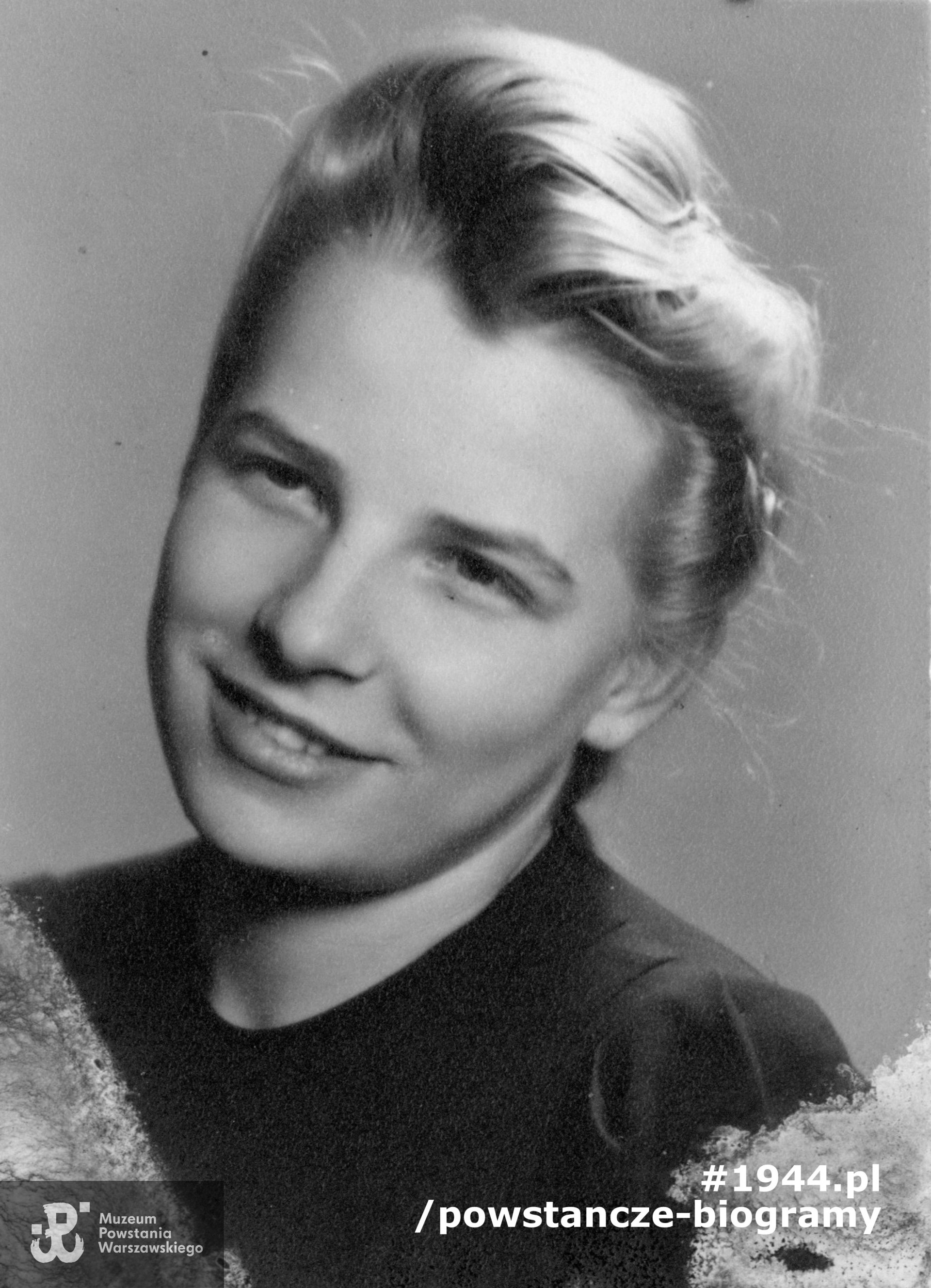 sanitariuszka Barbara Zofia Sukniewicz ps. "Bratysława". Fotografia portretowa ze zbiorów Muzeum Powstania warszawskiego, sygn. P/200