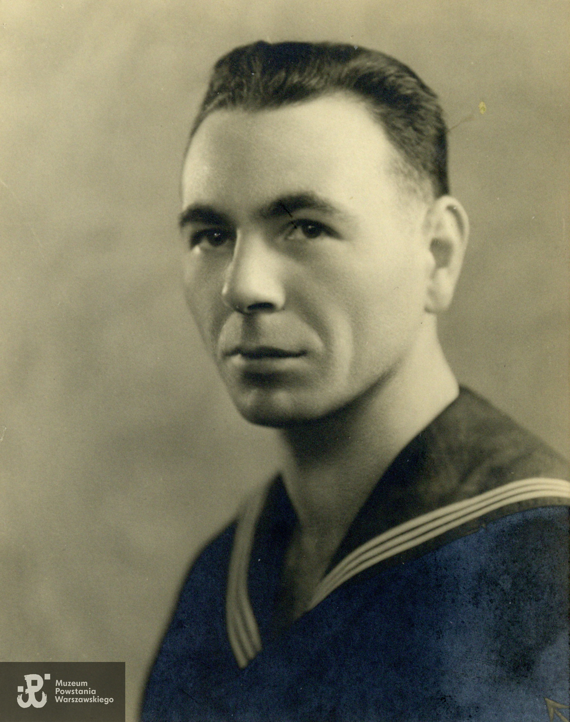 Henryk Kostrzewski po 1945 roku podczas służby w Polskiej Marynarce Wojennej. Fot. ze zbiorów rodzinnych p. Marcjana Murawskiego, skan wykonano w Muzeum Powstania Warszawskiego, 12/2023