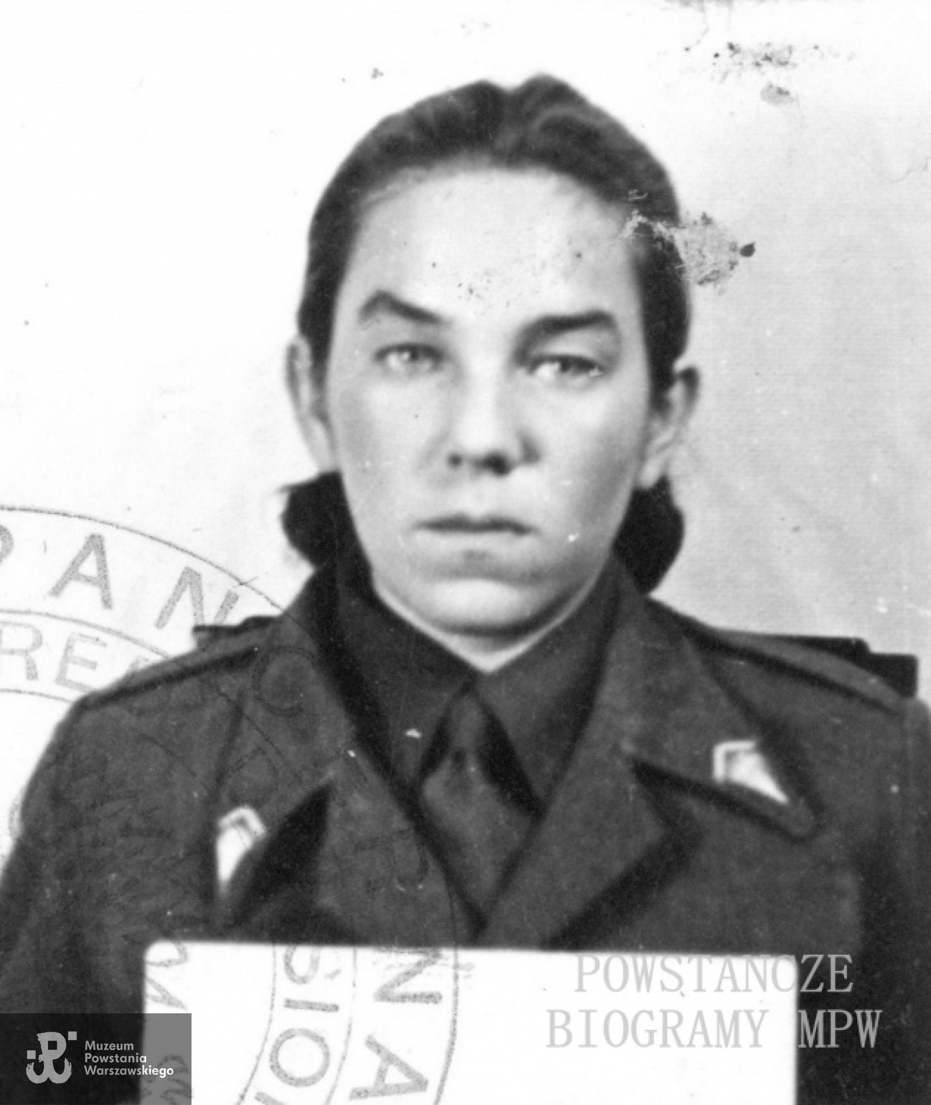 ppor. Maria Lecewicz "Myszka". Na zdjęciu w roku 1945.  Fot. ze zbiorów Muzeum Powstania Warszawskiego, sygn. P/8396