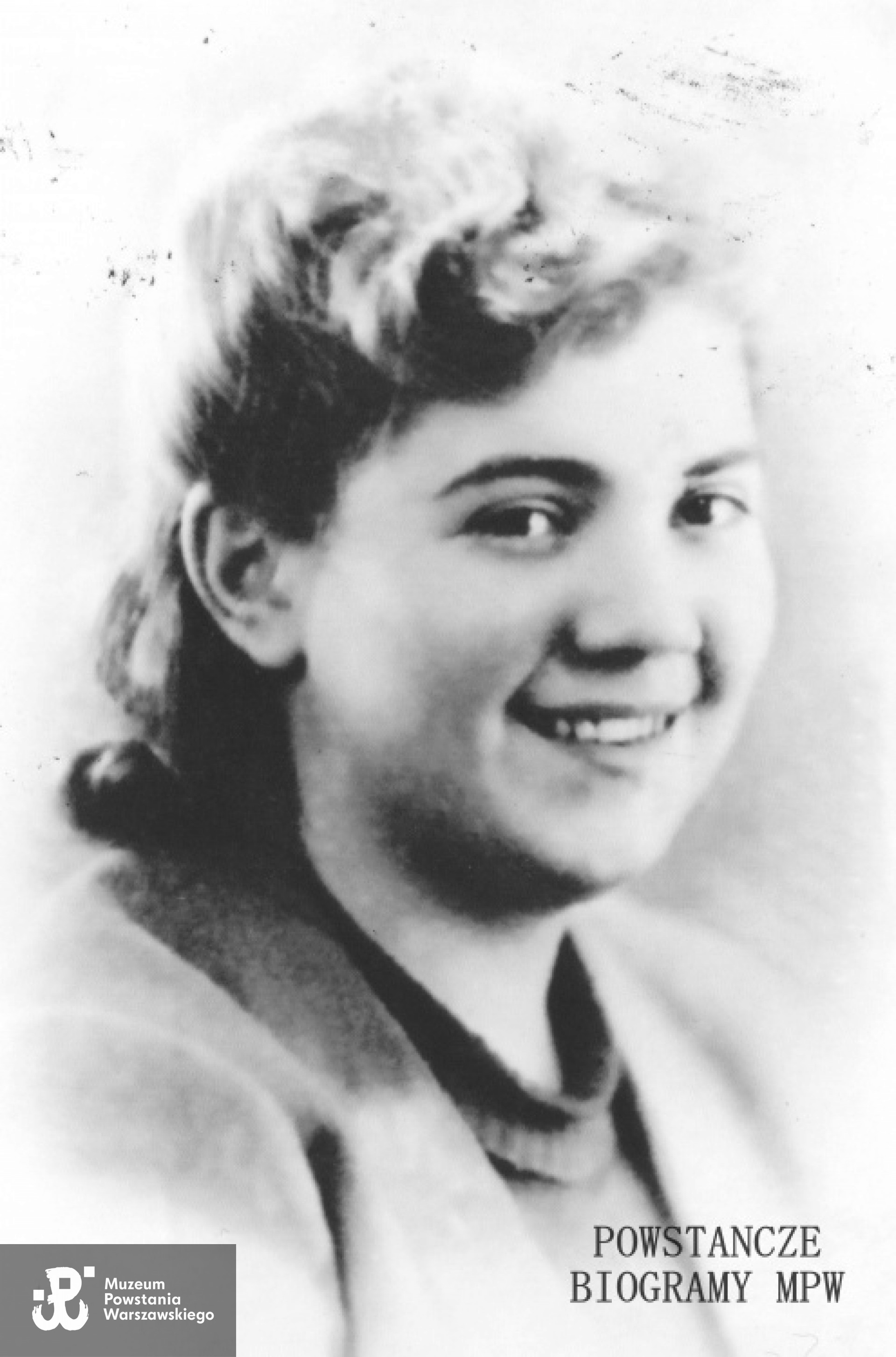 Maria Basiewicz - Szydluk ps. "Ryszarda Drutowska", "Rysia" (1925-2013). Zdjęcie wykonane około roku 1941 lub 1942. Z archiwum rodzinnego Marii Szydluk / MPW