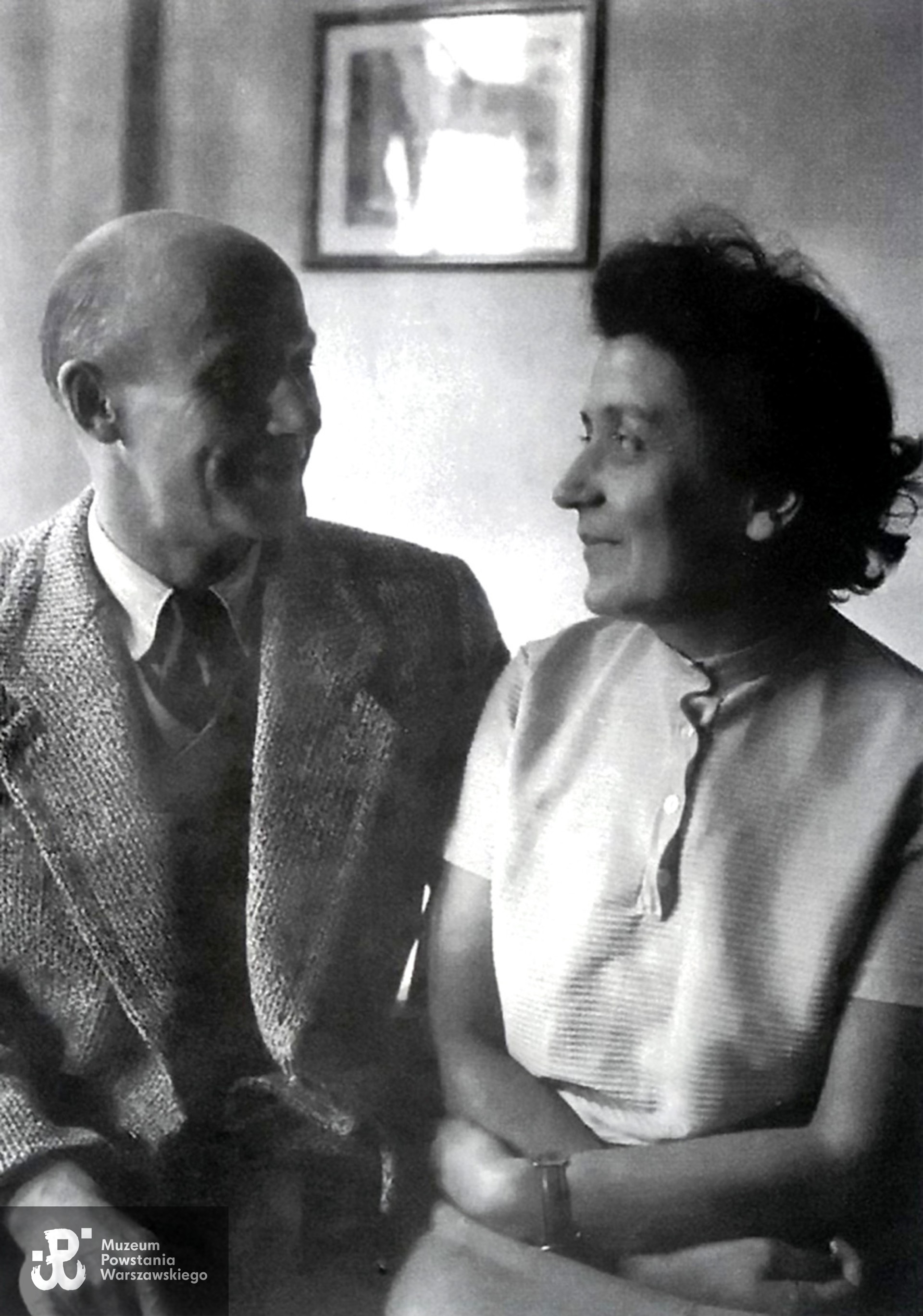 Wanda i Edward  Serwańscy w swoim mieszkaniu w Poznaniu, 1963 rok. Fot. ze zbiorów rodzinnych Pani Małgorzaty Wryk, córki Powstańca.