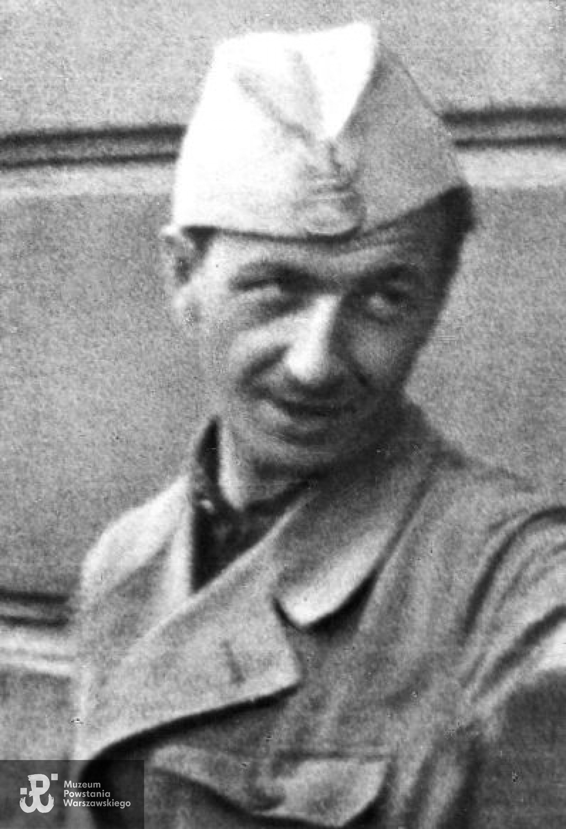 Fotografia z Powstania Warszawskiego - Stanisław Jankowski "Agaton"  (fragment szerszego ujęcia). Autorem zdjęcia jest Stefan Bałuk "Starba", "Kubuś".