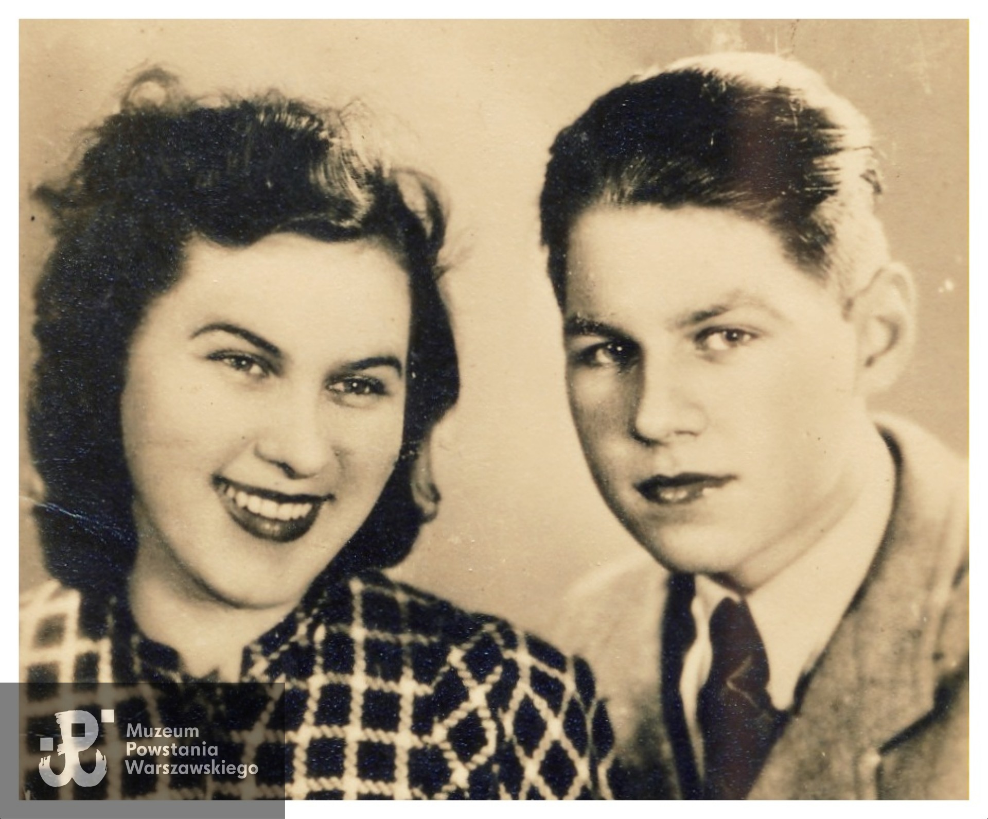 Z siostrą Stefanią Sienkiewicz, po mężu Szczepaniak. Ze zbiorów rodzinnych, skan udostępnił  p. Tomasz Szczepaniak, siostrzeniec Powstańca.
