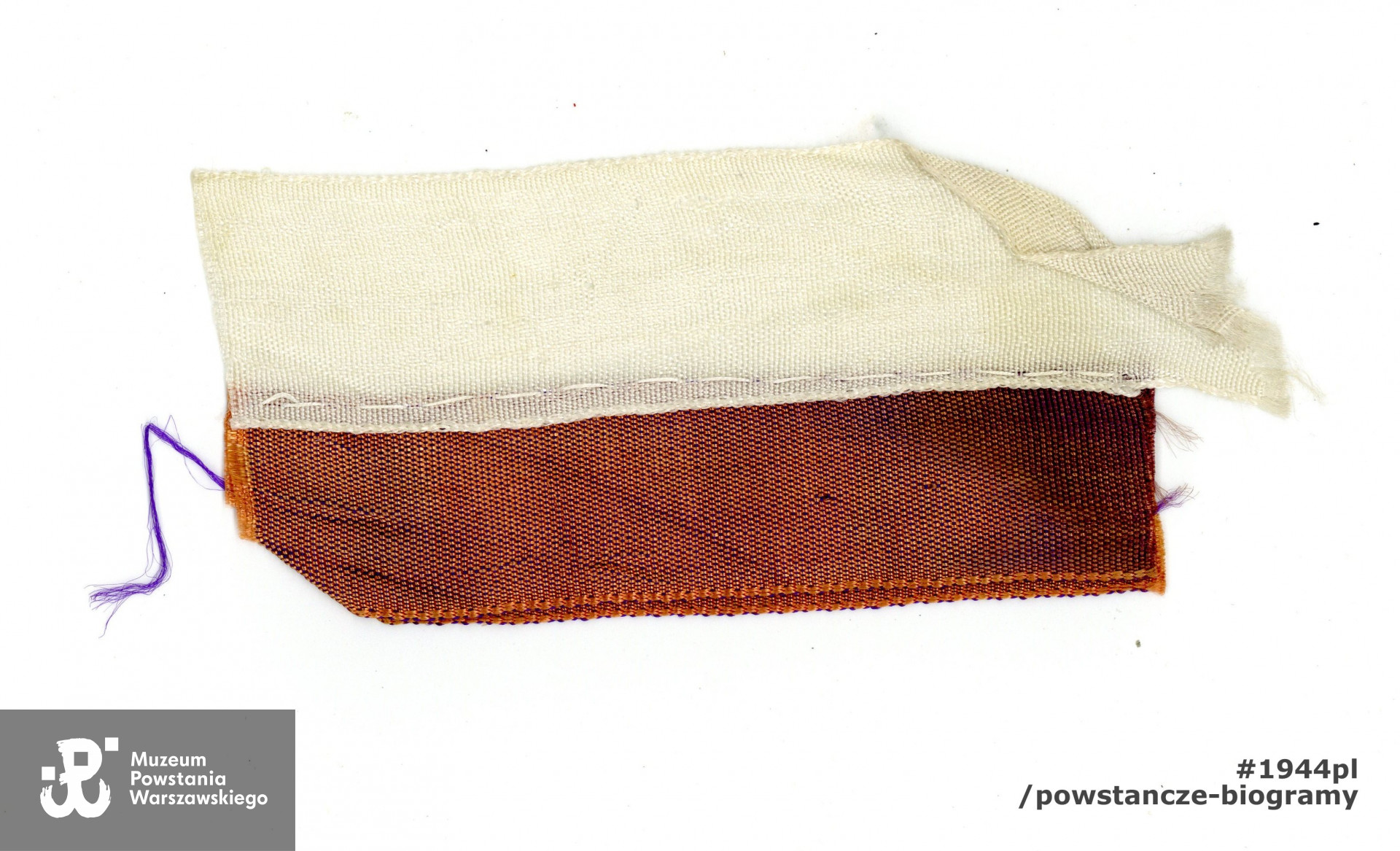 Biało-czerwony proporczyk należący do Anny Budzyńskiej z d. Chyckiej. Ze zbiorów Muzeum Powstania Warszawskiego, sygn. P/9308