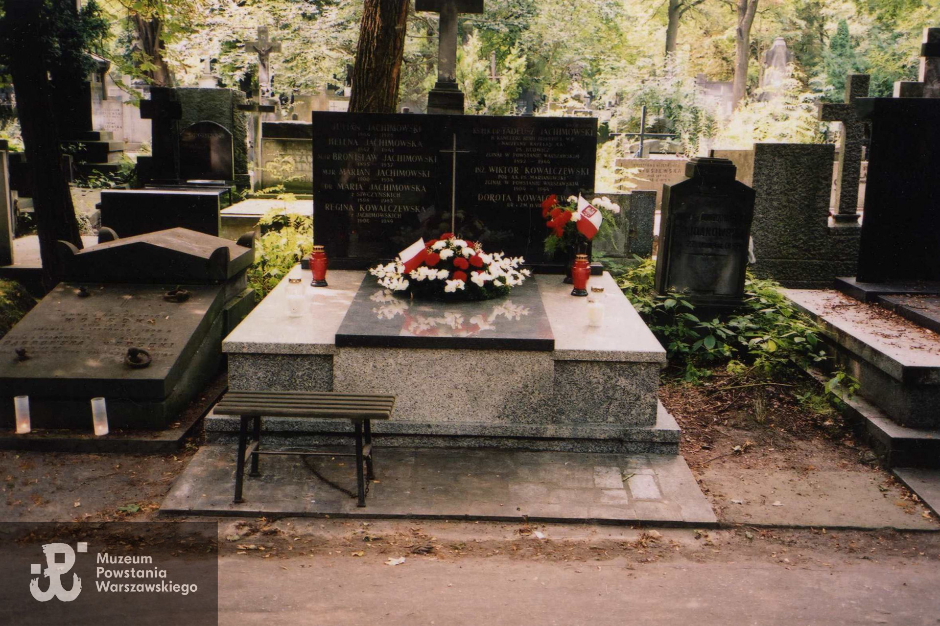 Grób rodziny Jachimowskich na warszawskich Powązkach - mogiła symboliczna ks. Tadeusza Jachimowskiego ps. "Budwicz"
