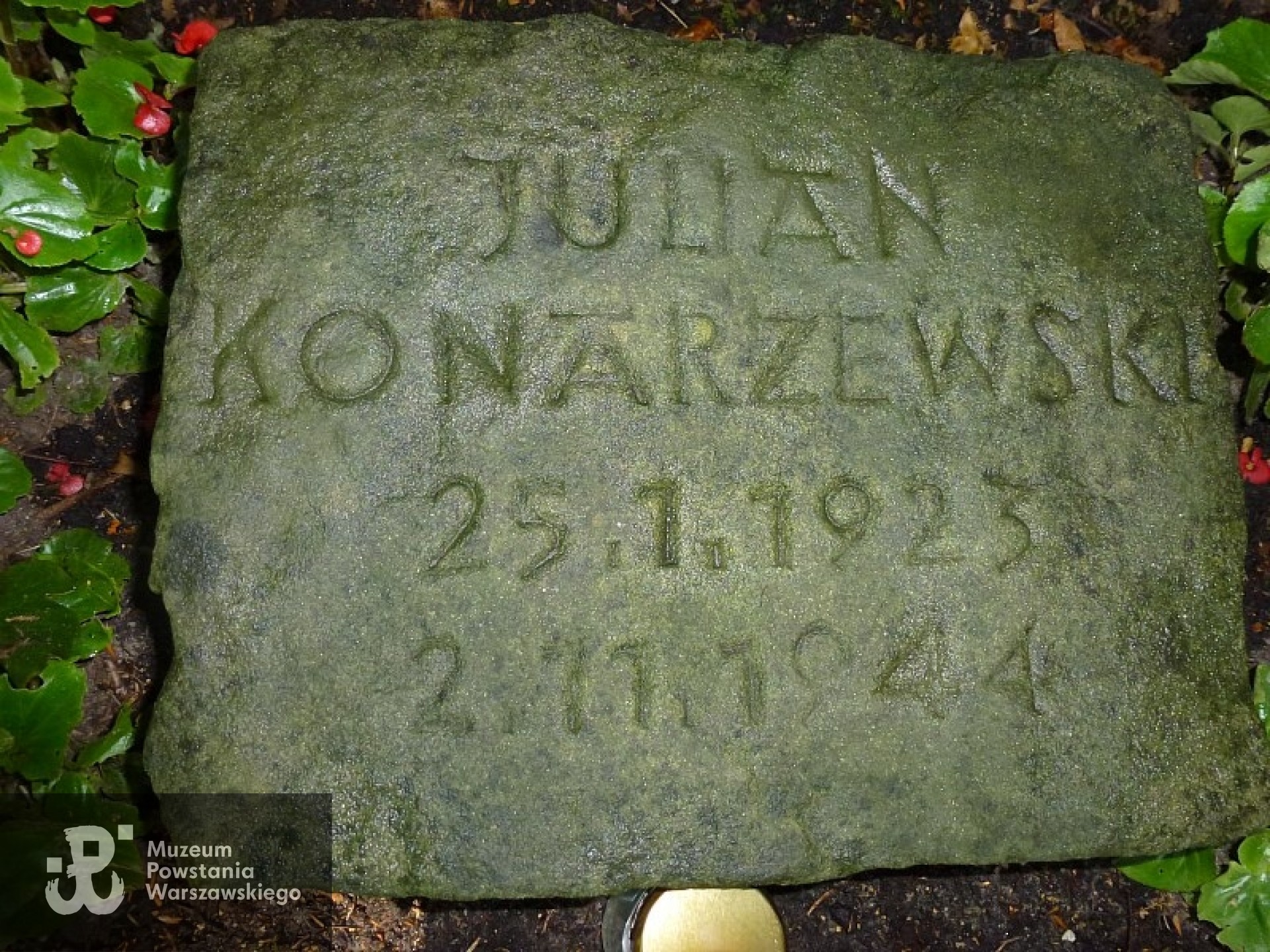 Grób na  Kwaterze Wojennej na cmentarzu Ohlsdorf w Hamburgu. Fot. udostępnił p. Piotr Myśliński.