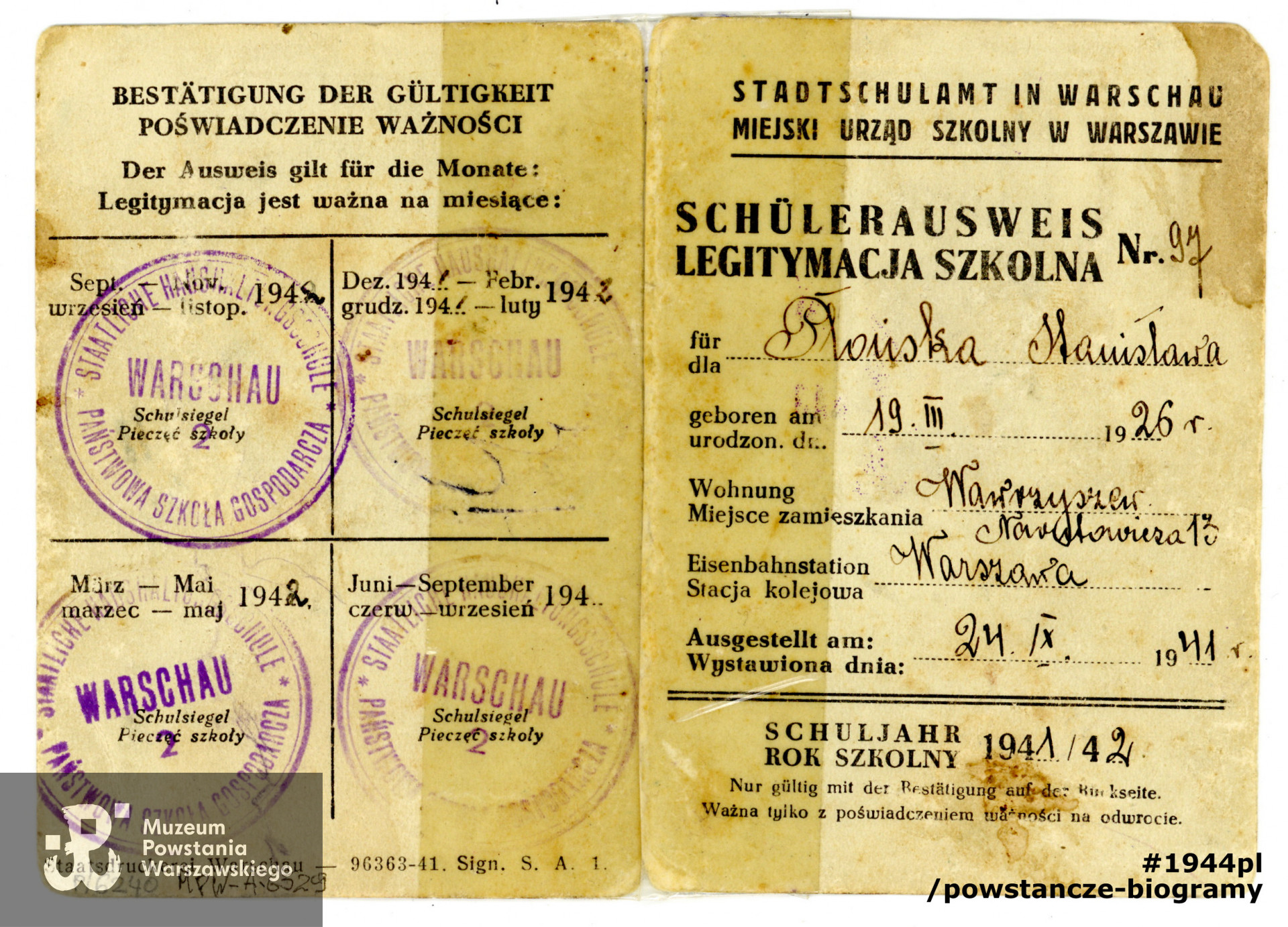 Legitymacja (Schülerausweis) na rok szkolny 1941/424, wystawiona przez Państwową Szkołę Gospodarczą w Warszawie na nazwisko Stanisława Płońska. Ze zbiorów Muzeum Powstania Warszawskiego, sygn. MPW-A-6529 (P/6240/08).