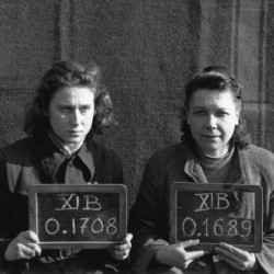 Fotografia z obozu jenieckiego XI B Fallingbostel - z lewej  st. sierż. Wanda Berezowska 