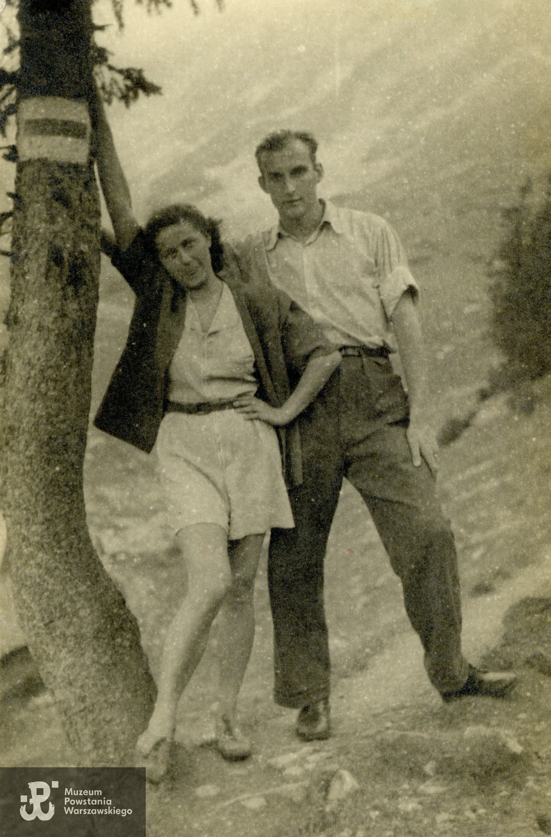 W drodze na Giewont, 1948 rok.  Fot. ze zbiorów rodzinnych, udostępnili p. Jan Białecki i p. Elżbieta Frontczak z domu Białecka. Skany wykonano w Muzeum Powstania Warszawskiego