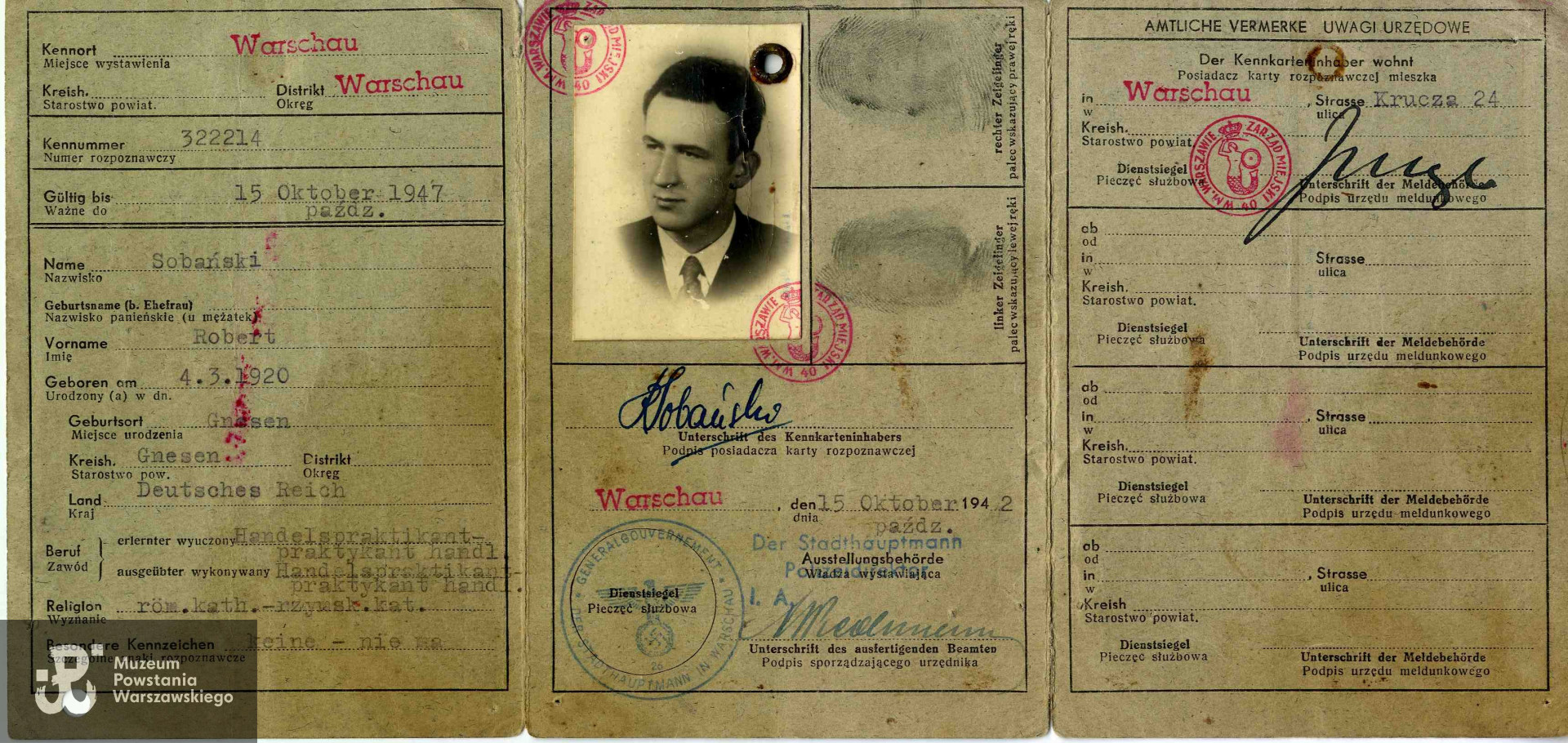 Kennkarta z okresu okupacji niemieckiej. Dokument wystawiony na fałszywe nazwisko Robert Sobański. Ze zbiorów Muzeum Powstania Warszawskiego, P/1625