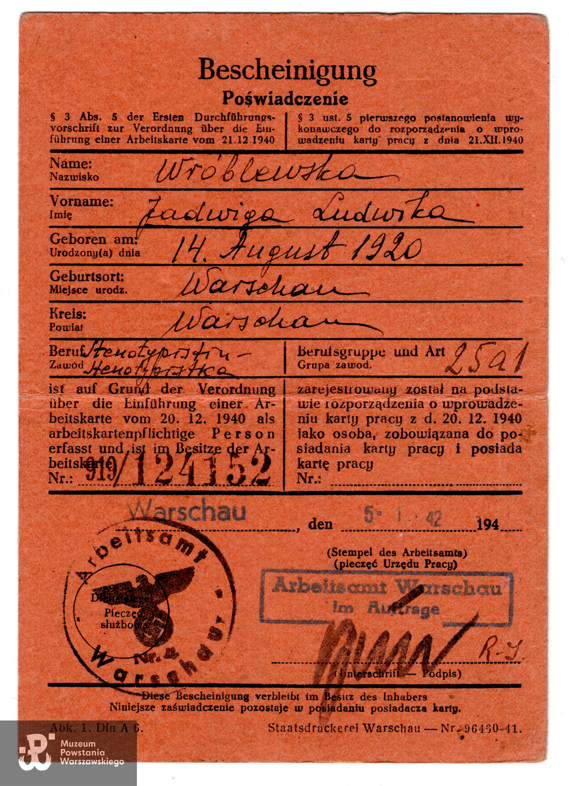 Bescheinigung  - poświadczenie pracy wystawione na  nazwisko Jadwiga Wróblewska.  Ze zbiorów rodzinnych,  skany wykonano w Pokoju Kombatanta MPW, 2023