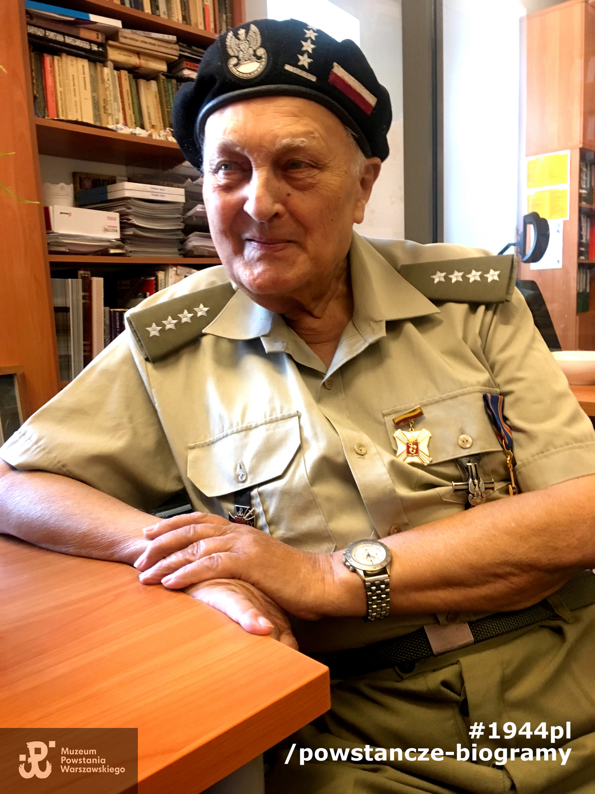 Pan Janusz Walędzik podczas wizyty w Pokoju Kombatanta MPW. Fot. Anna Tyrakowska