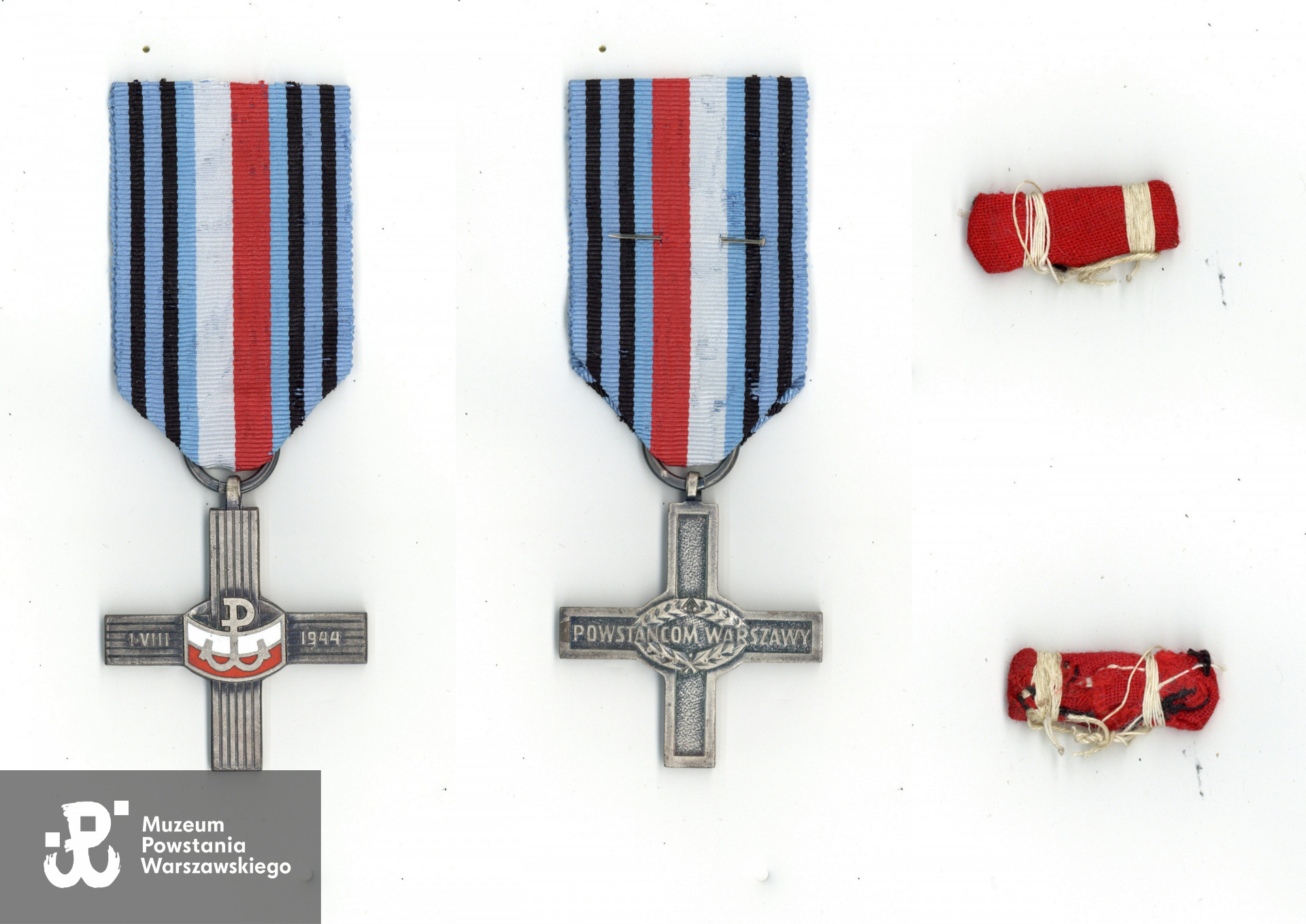 Warszawski Krzyż Powstańczy i baretka. Ze zbiorów rodzinnych, udostępnił p. Andrzej Gapieniuk